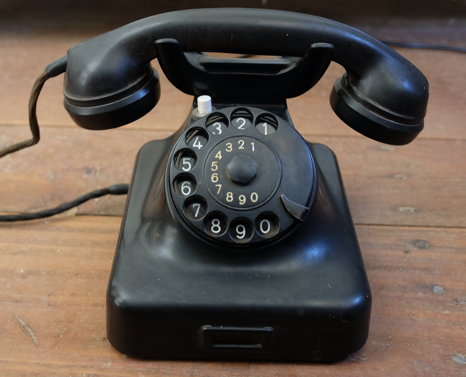 Analoges Telefon W 48 (Volkskunde- und Freilichtmuseum Roscheider Hof CC0)