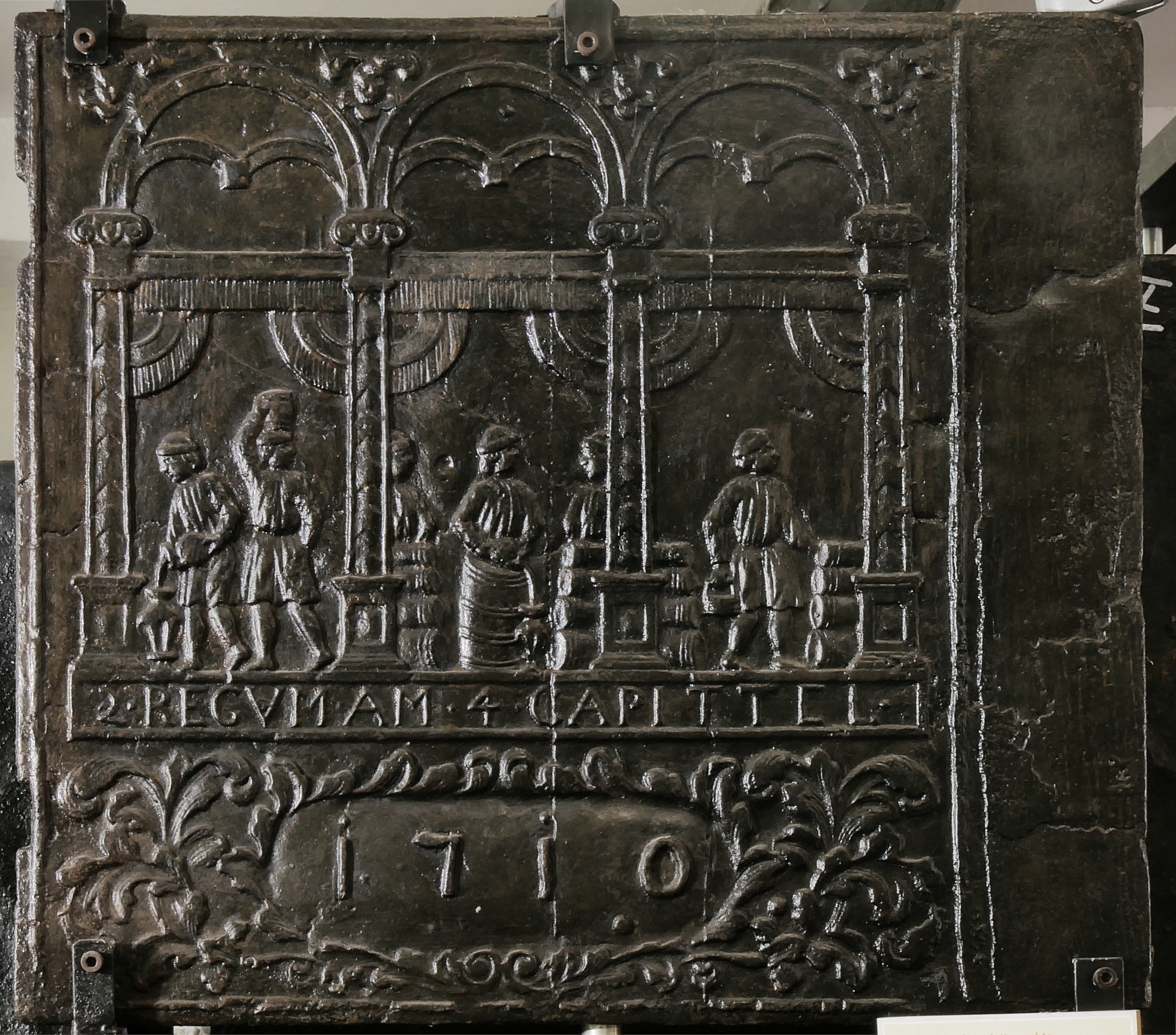 Ofenplatte: Darstellung: Das Ölwunder des Elias (Volkskunde- und Freilichtmuseum Roscheider Hof CC0)