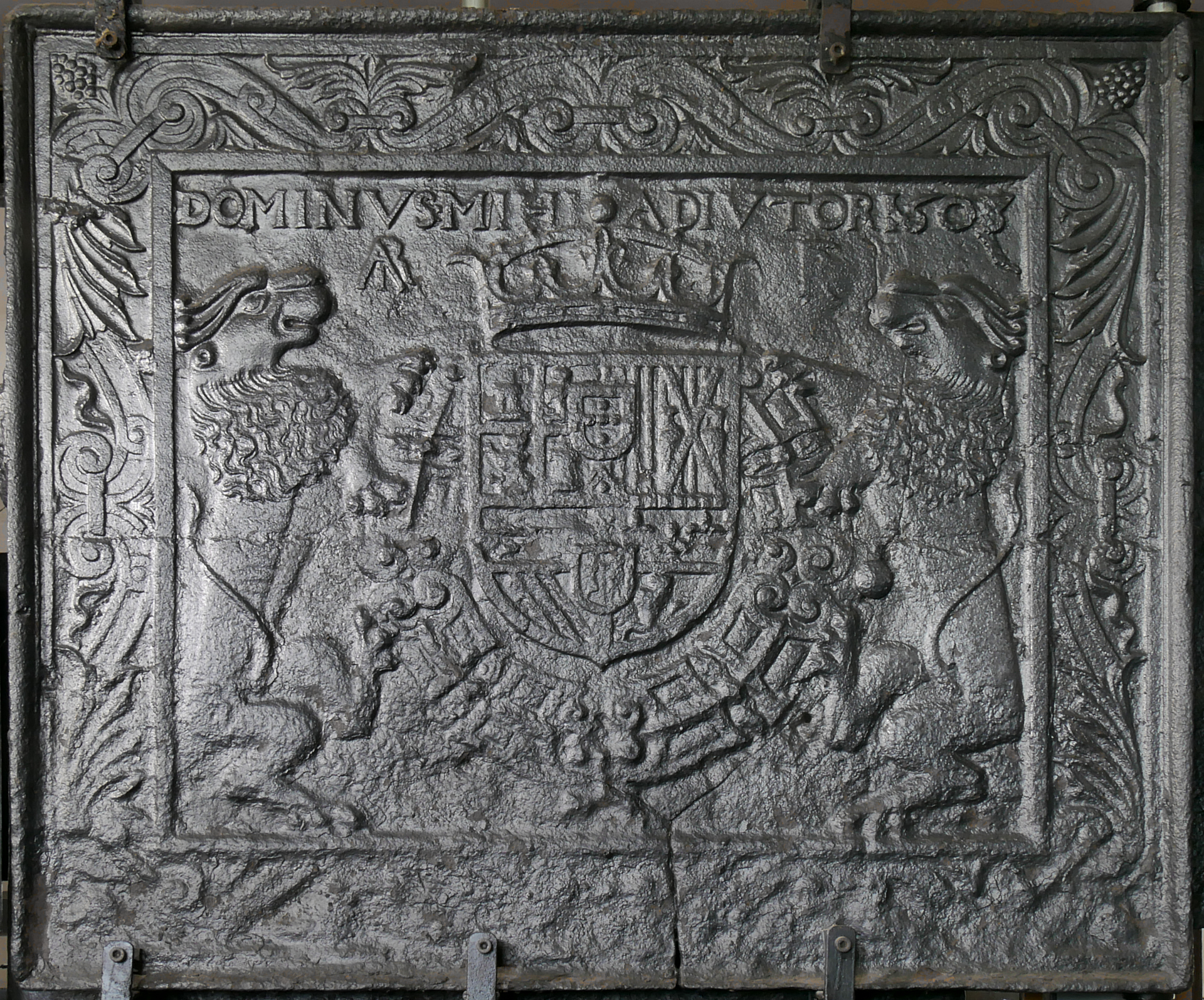 Takenplatte, Wappen Spaniens (Volkskunde- und Freilichtmuseum Roscheider Hof CC0)