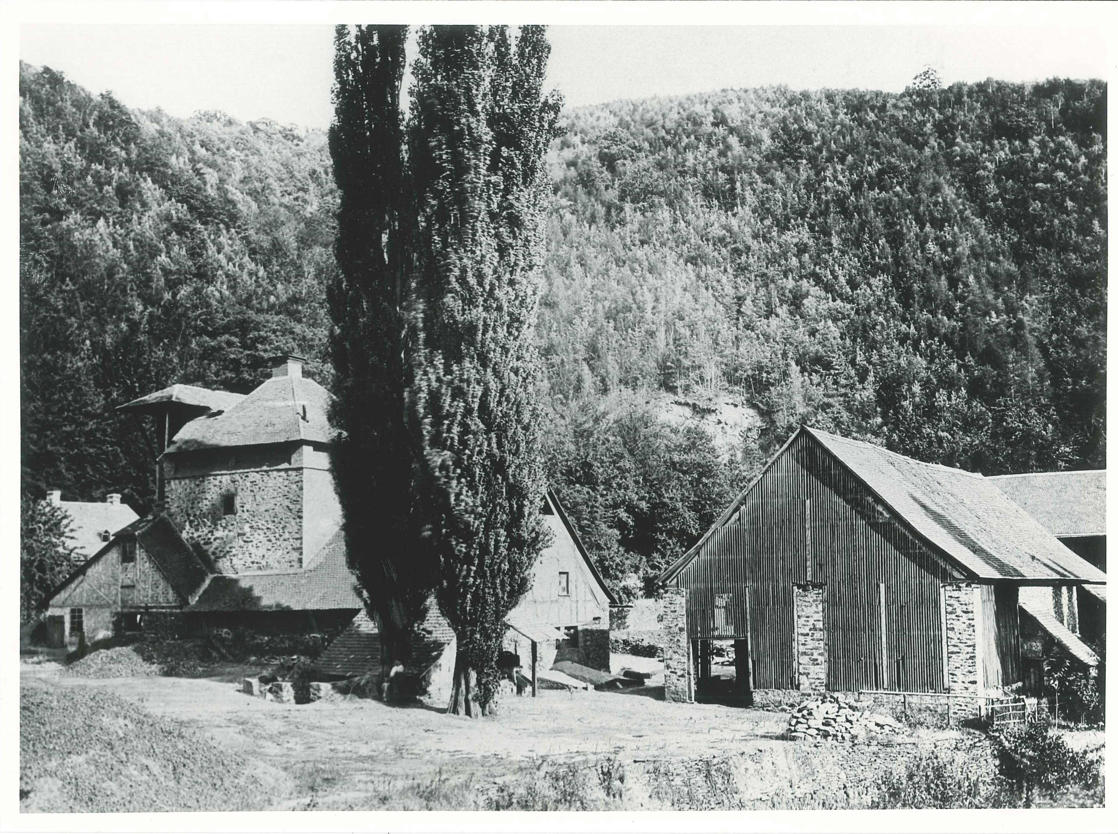 Der "Oberhammer" der Sayner Hütte um 1870 (REM CC BY-NC-SA)
