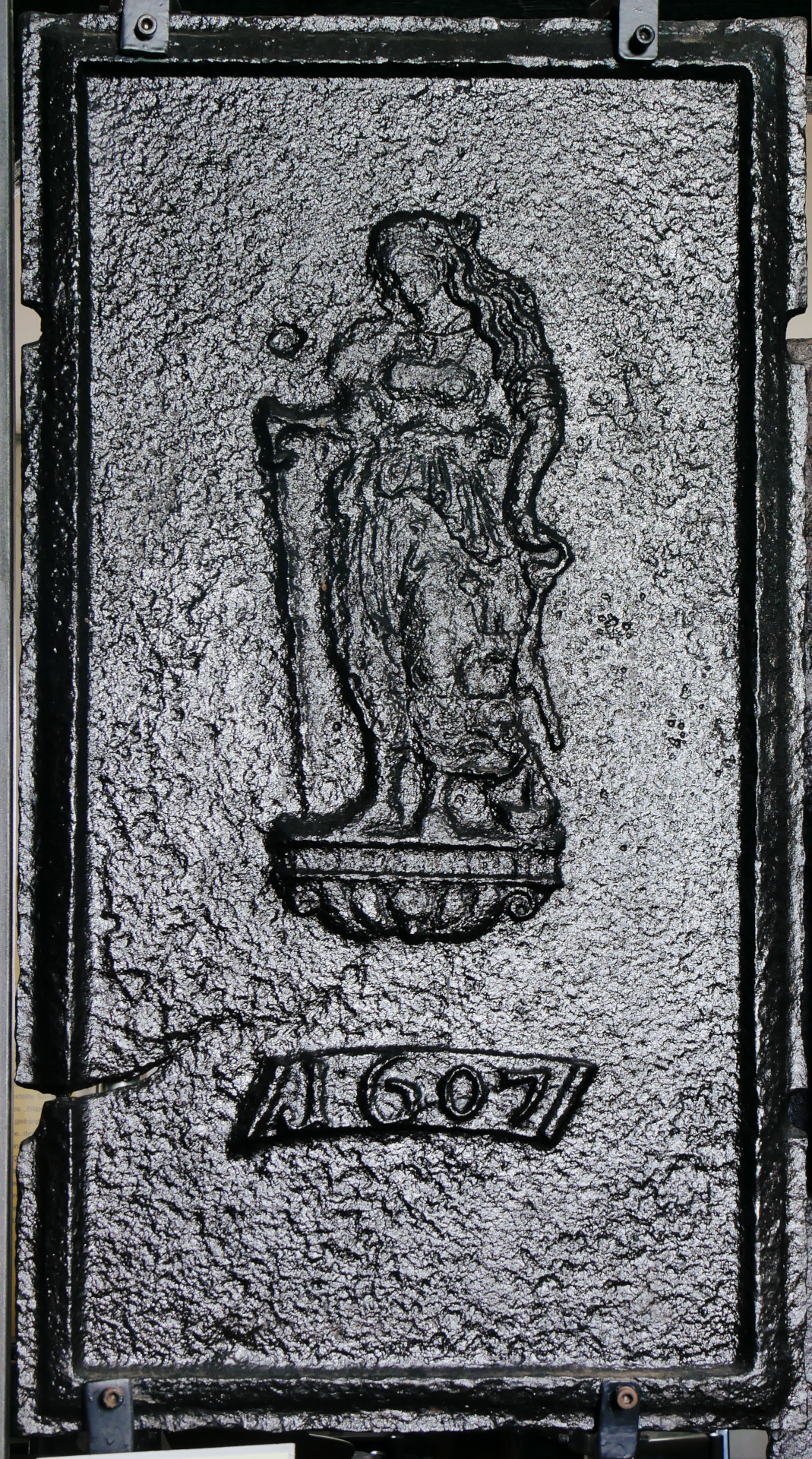 Ofenplatte, Justitia (Volkskunde- und Freilichtmuseum Roscheider Hof CC0)