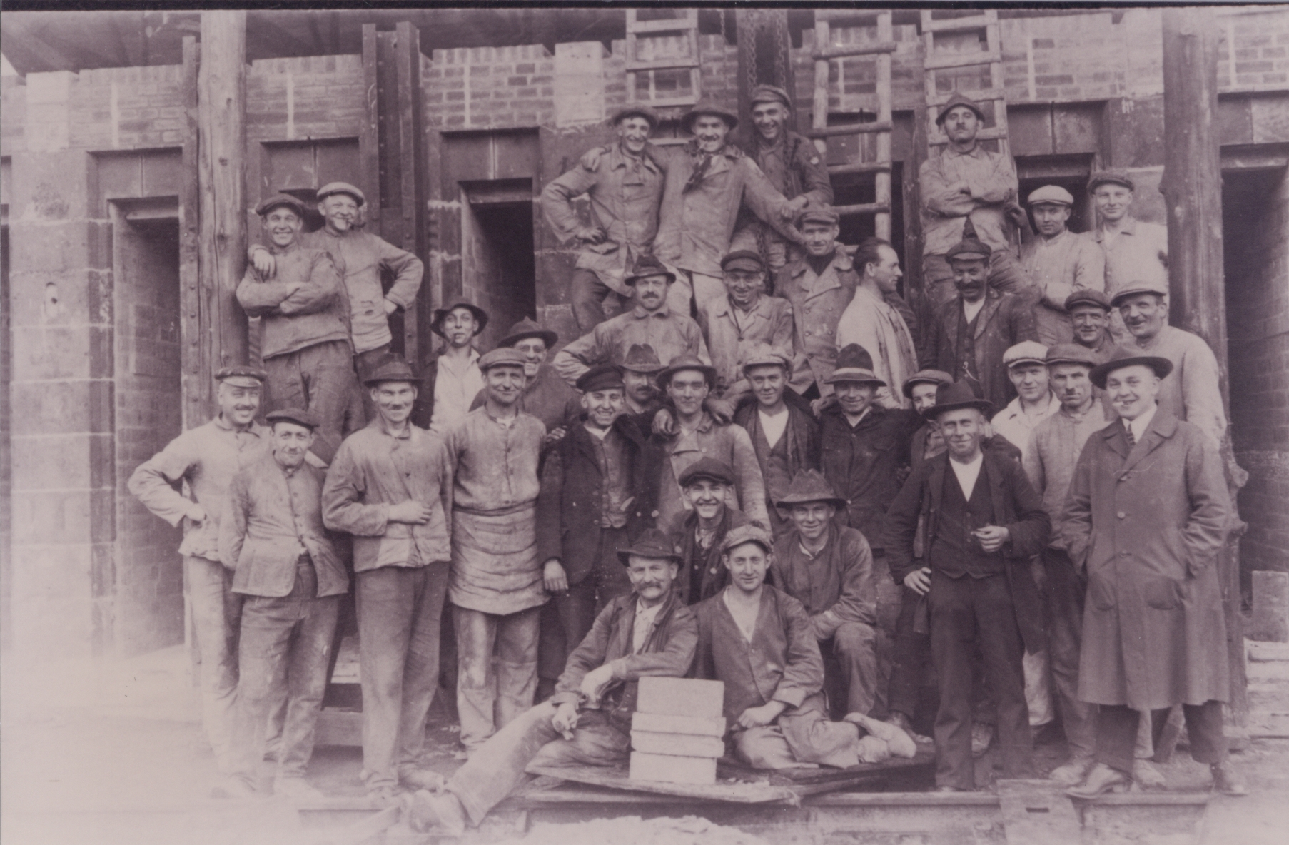 Arbeitergruppe evtl. in der Kunozeit 1923 (REM CC BY-NC-SA)