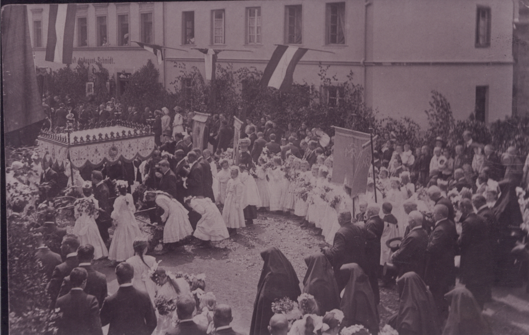 Fronleichnamsprozession in Bendorf um 1925 (REM CC BY-NC-SA)