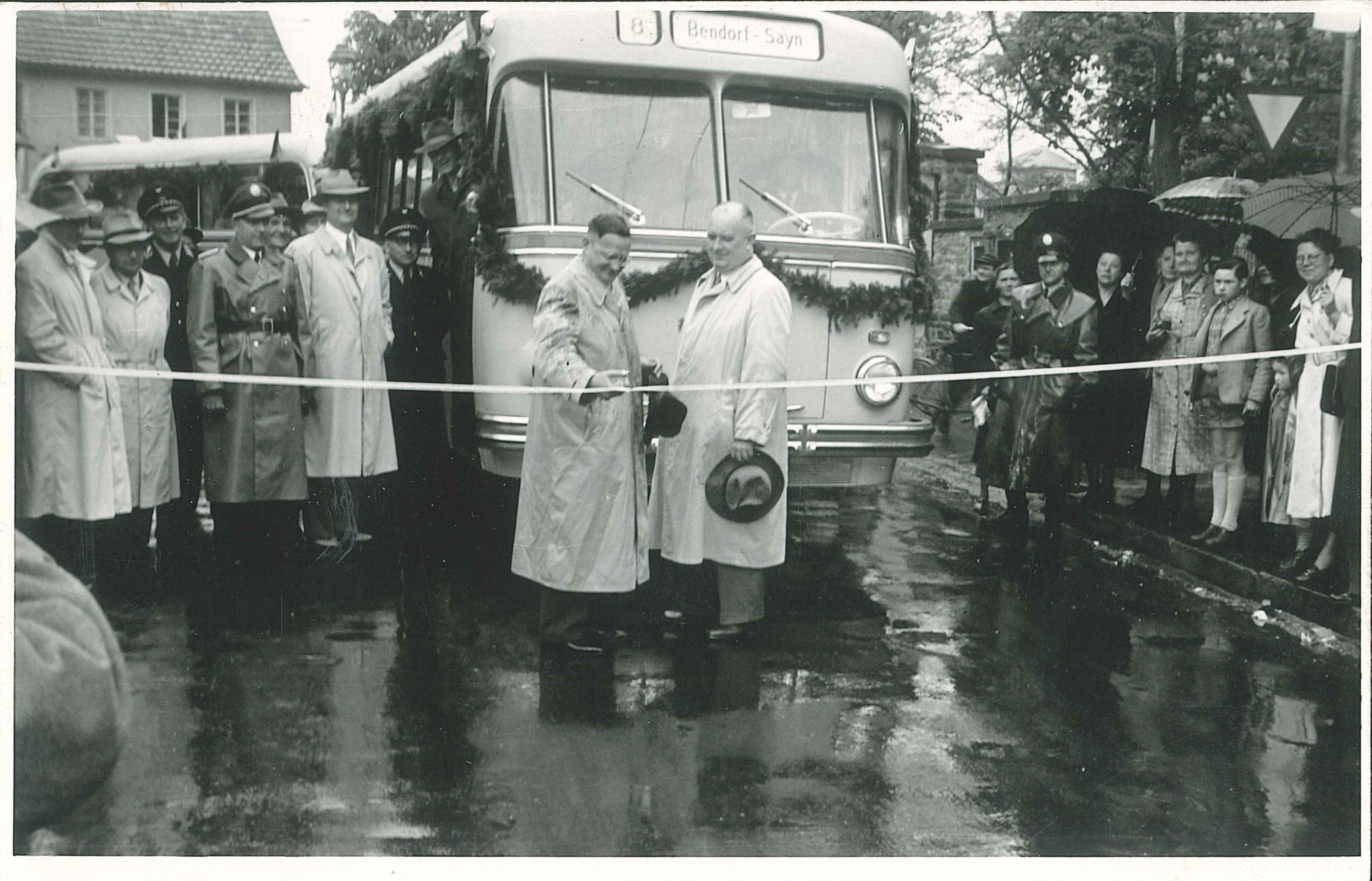 Bürgermeister Georg Bauer, Einweihung der Buslinie Koblenz-Bendorf-Sayn, 1955 (REM CC BY-NC-SA)