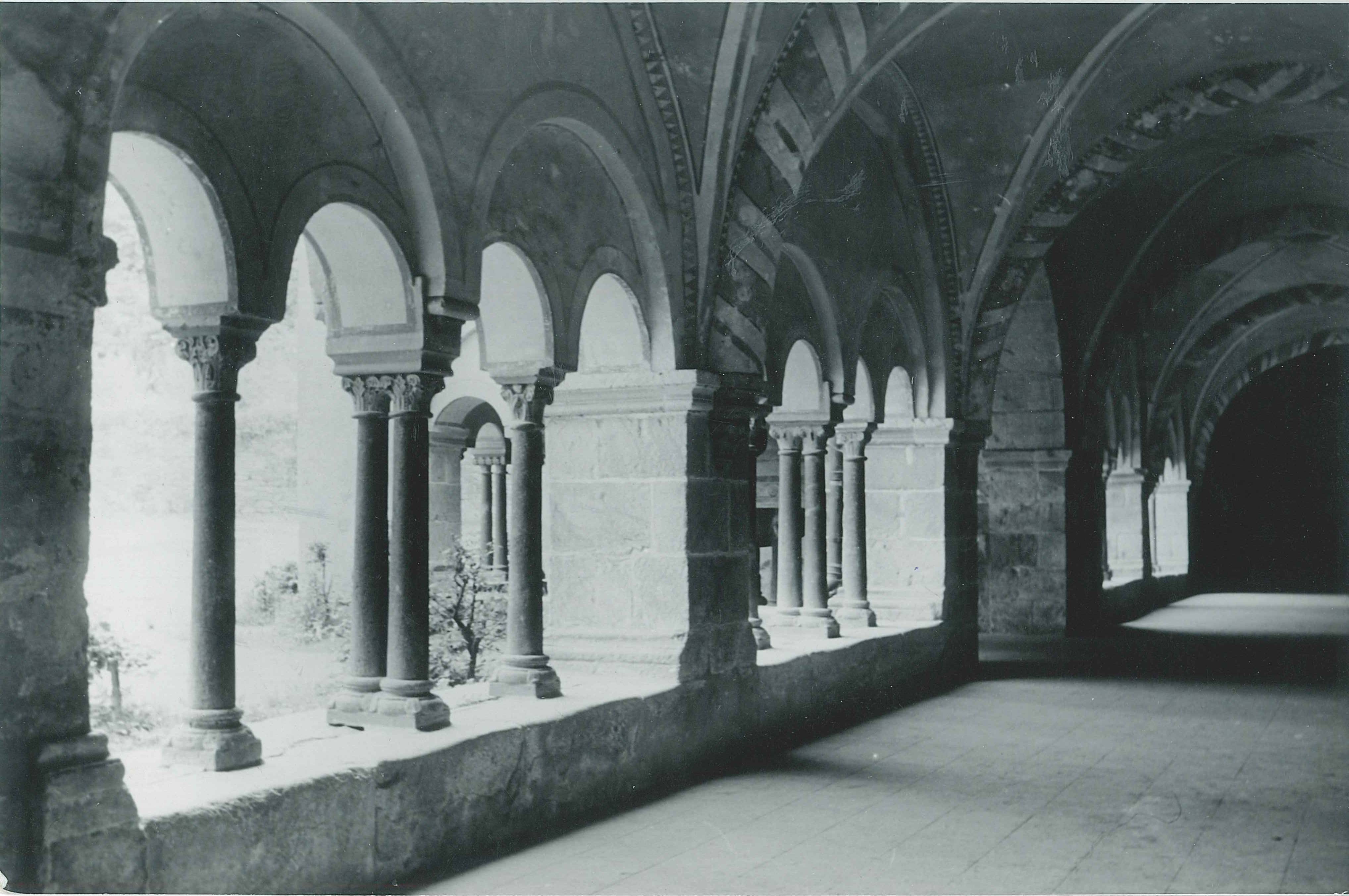 Abtei Sayn, Kreuzgang 1950er Jahre (REM CC BY-NC-SA)