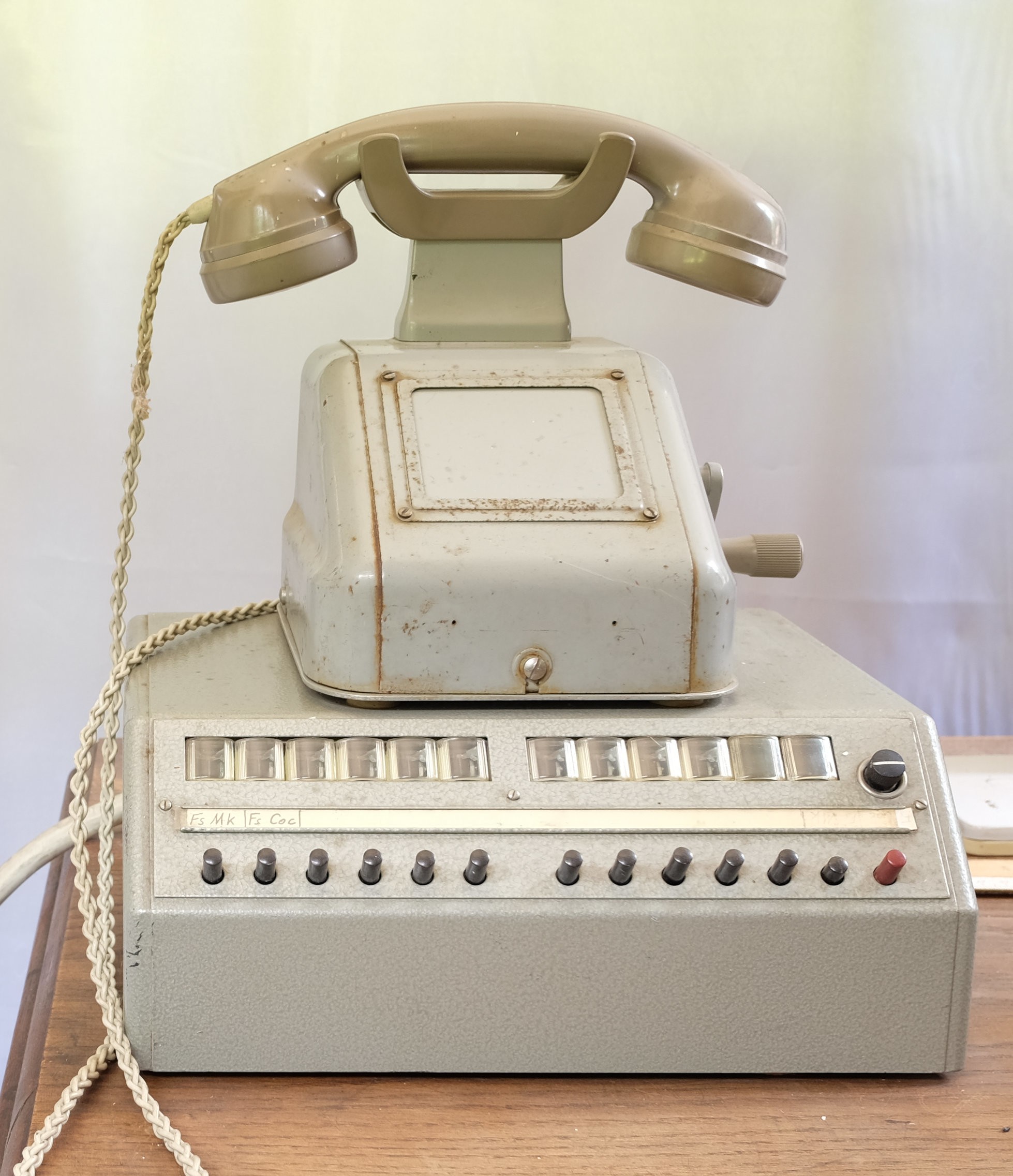 Bahntelefon von DE TE WE (Volkskunde- und Freilichtmuseum Roscheider Hof CC0)