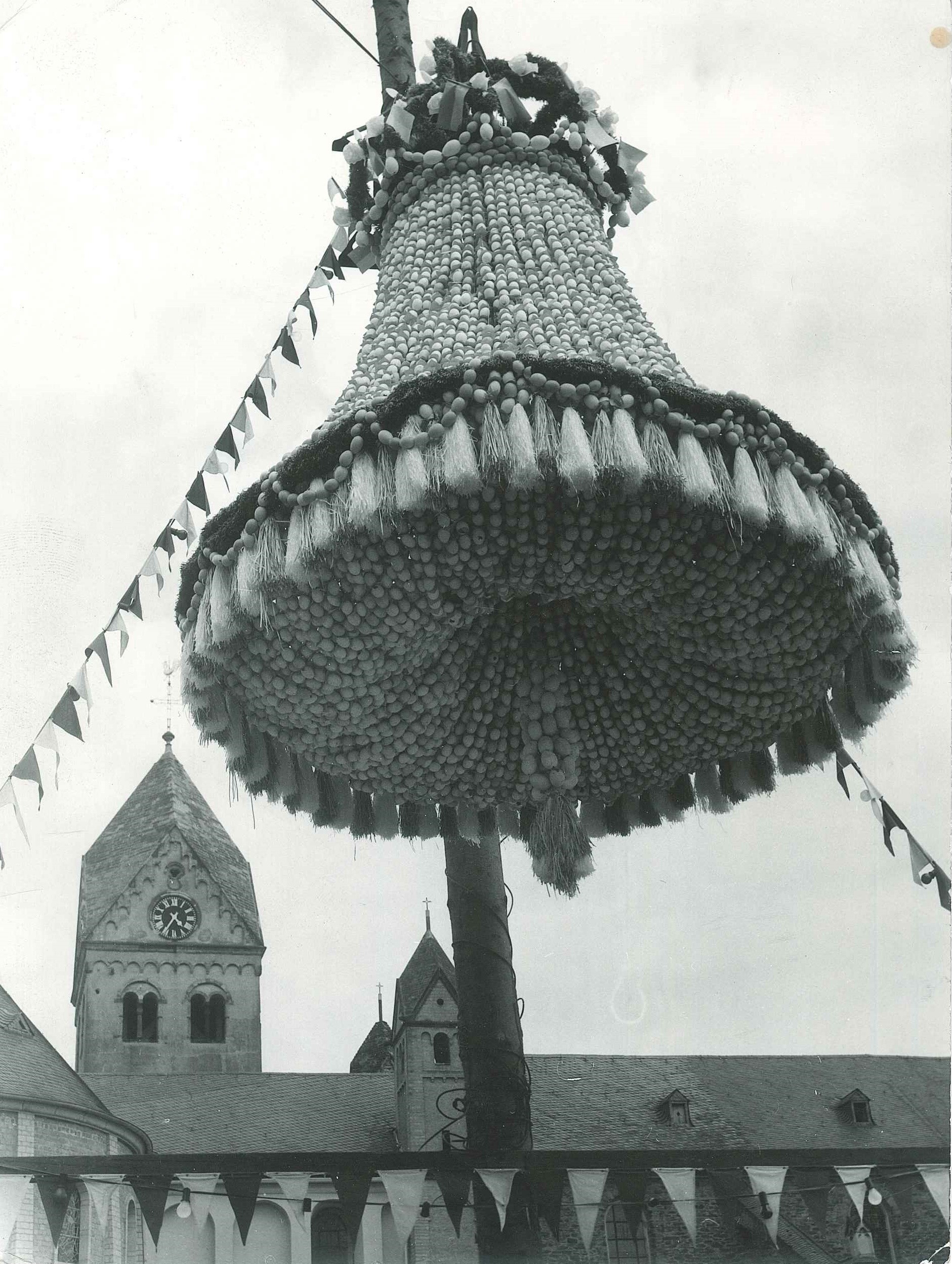 Die Kirchen St. Medard in Bendorf mit Eierkrone im Jahre 1958 (REM CC BY-NC-SA)