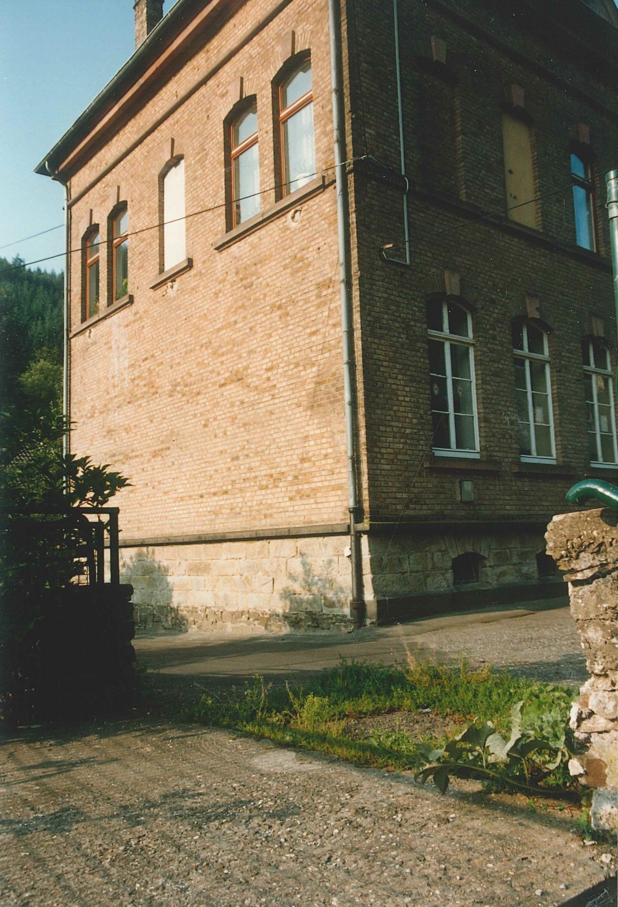 Ehemalige katholische Volksschule, Sayn, 1992 (REM CC BY-NC-SA)