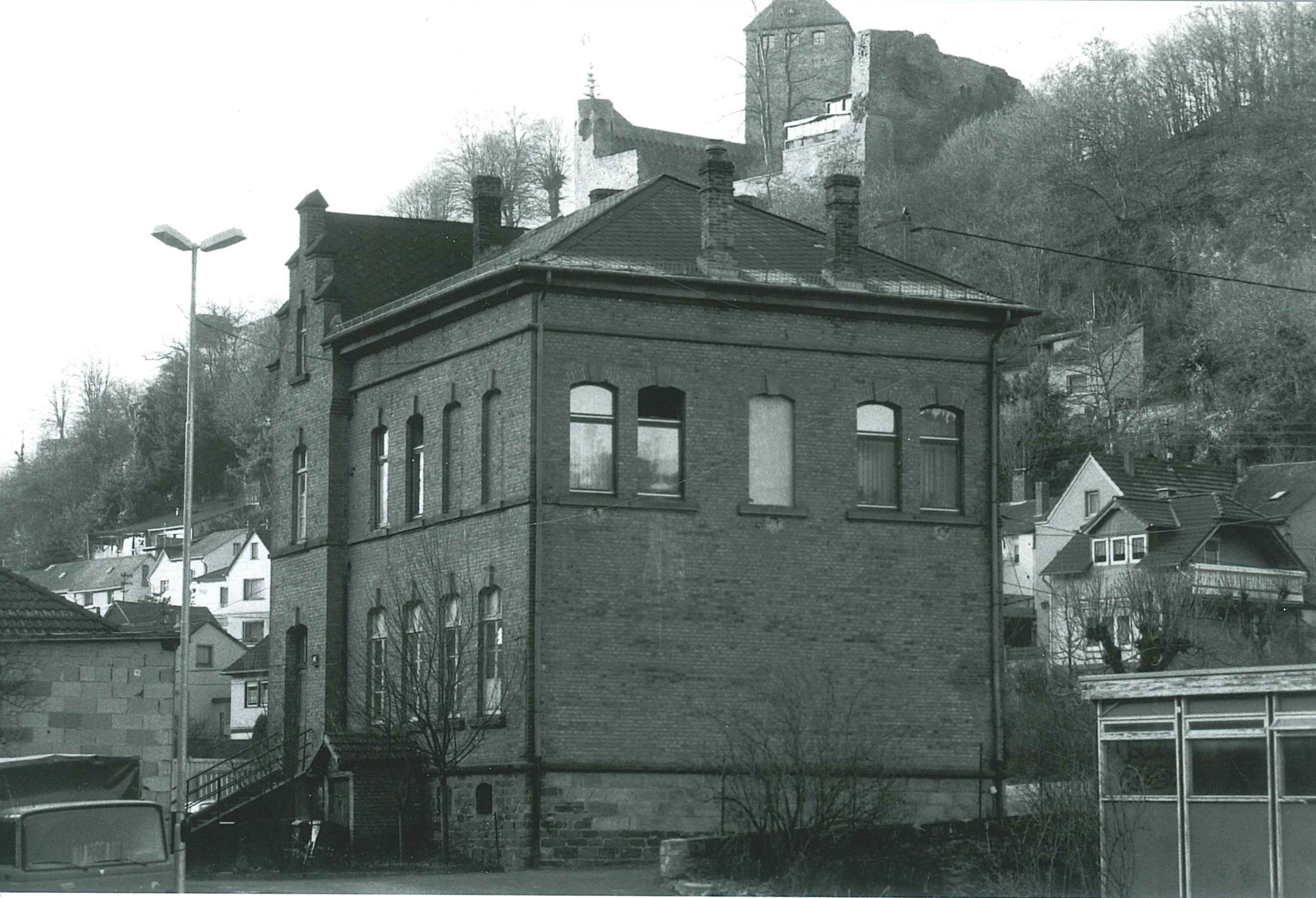 Ehemalige katholische Volksschule, Sayn, Hofansicht 1992 (REM CC BY-NC-SA)