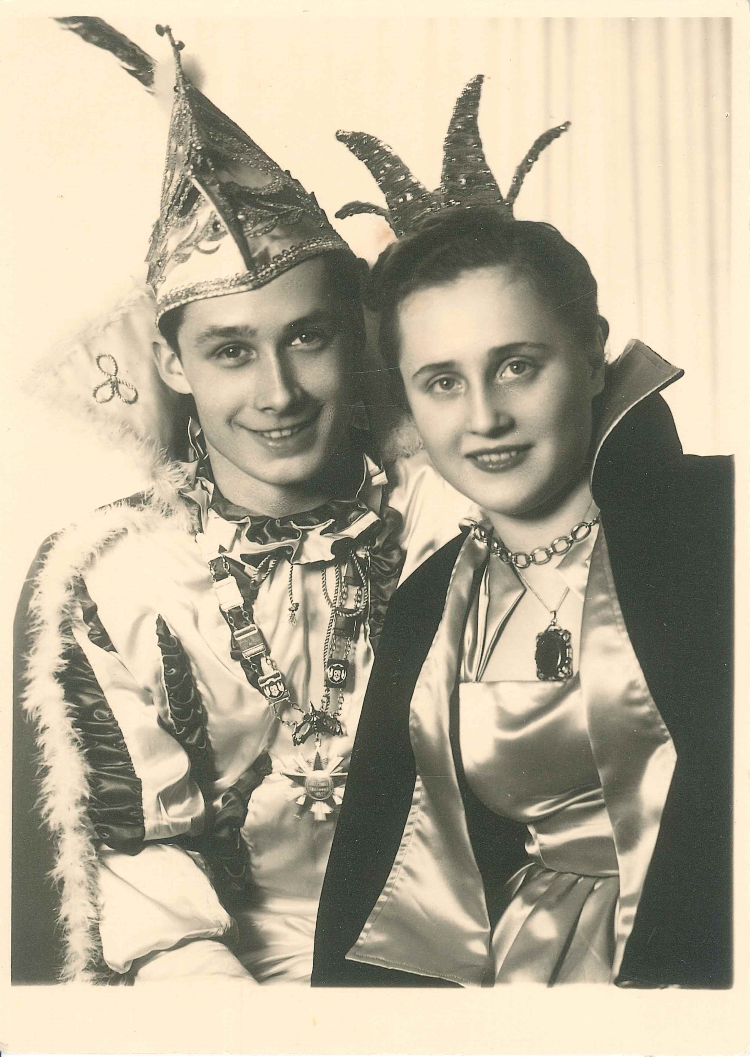 Prinzenpaar Karnevalssession 1952 Bendorf, Prinz Wilfrie I. von Schüllerstein und Posthofen (REM CC BY-NC-SA)