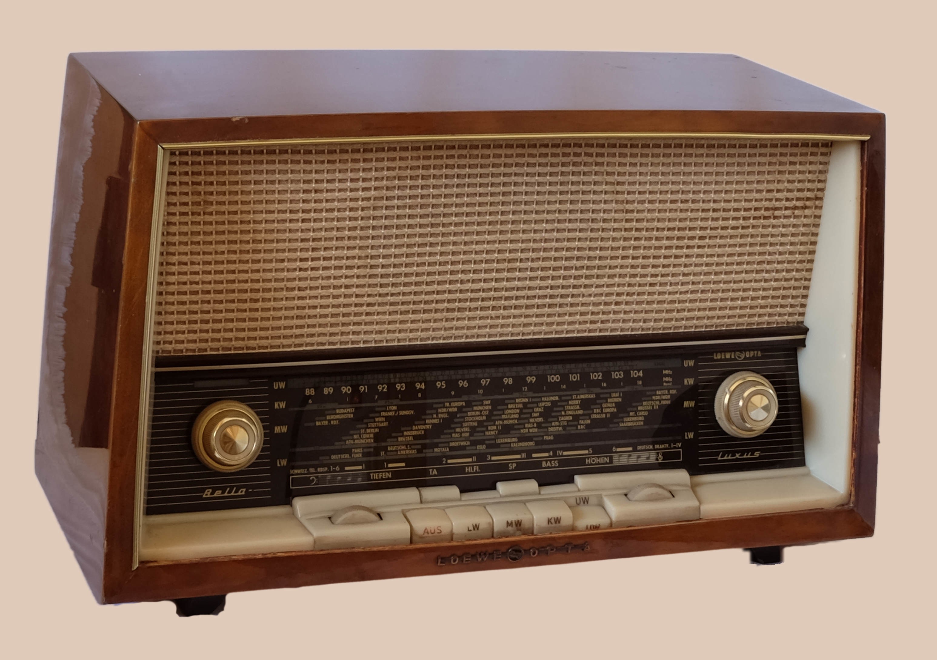 Rundfunkempfänger Loewe Opta Bella Luxus Typ 32021 (Volkskunde- und Freilichtmuseum Roscheider Hof CC0)