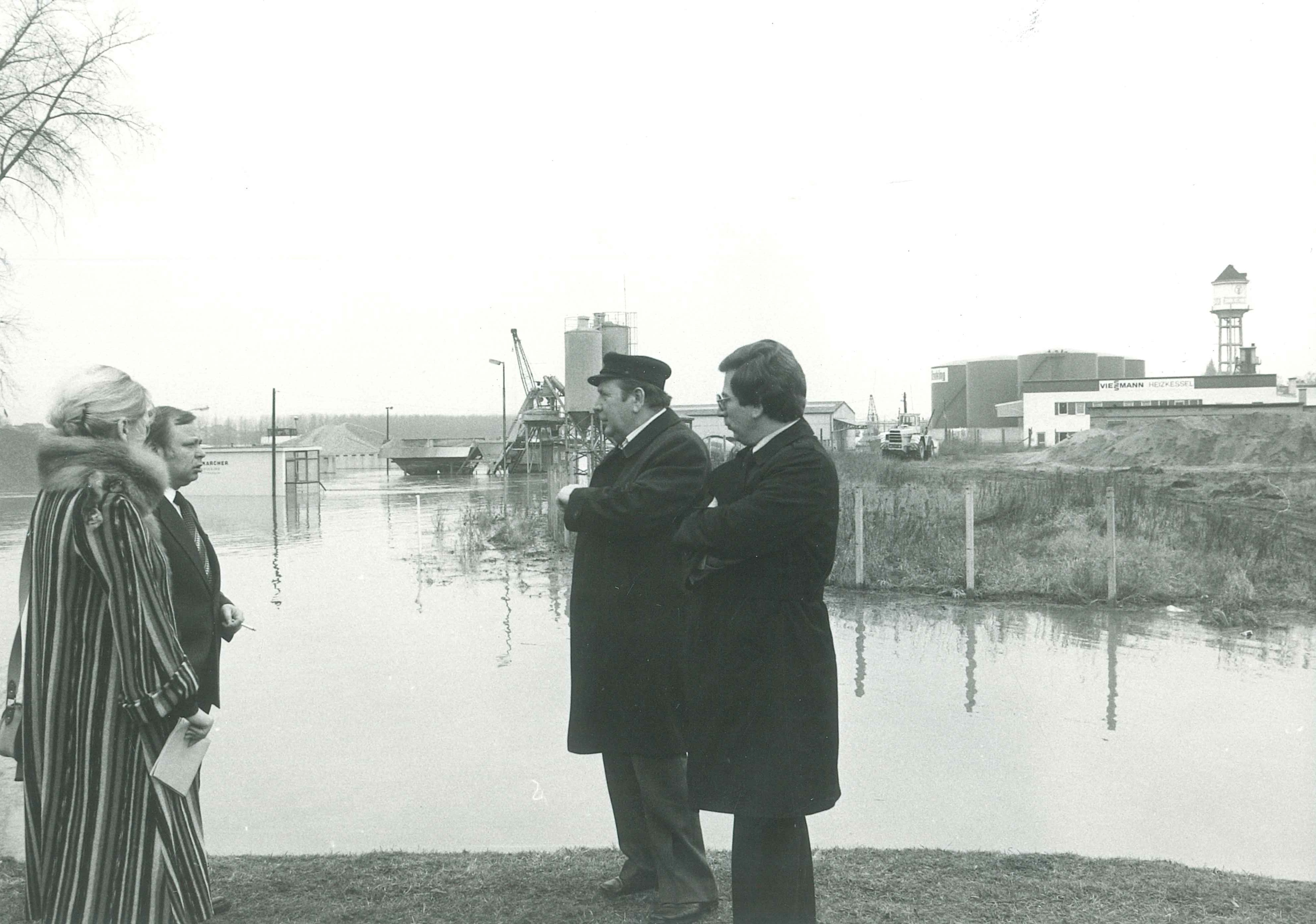 Bürgermeister Trennheuser, Hochwasser am Rhein, 1980 (REM CC BY-NC-SA)