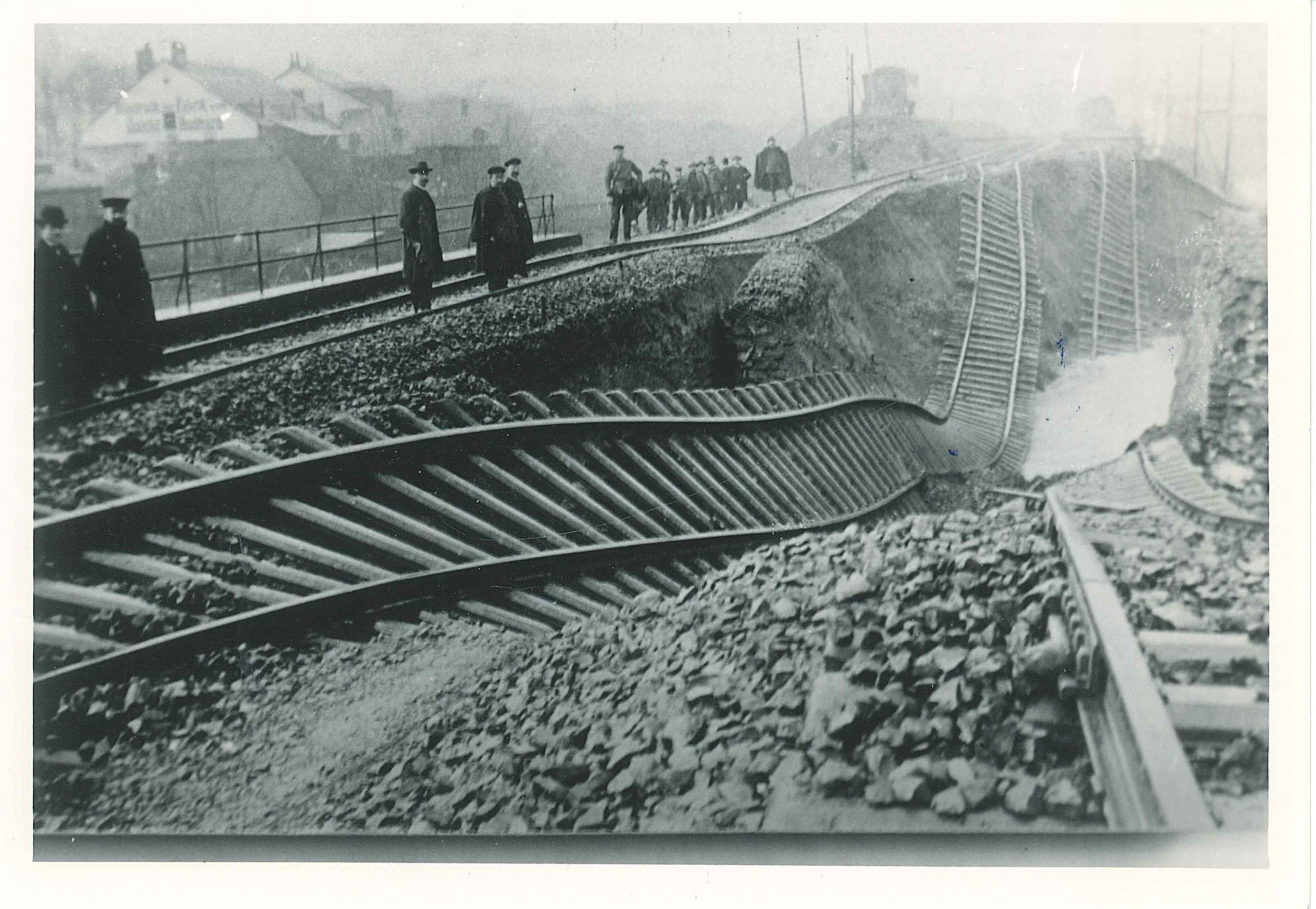 Eingestürzter Eisenbahndamm nach Hochwasser 1909, Bendorf (REM CC BY-NC-SA)