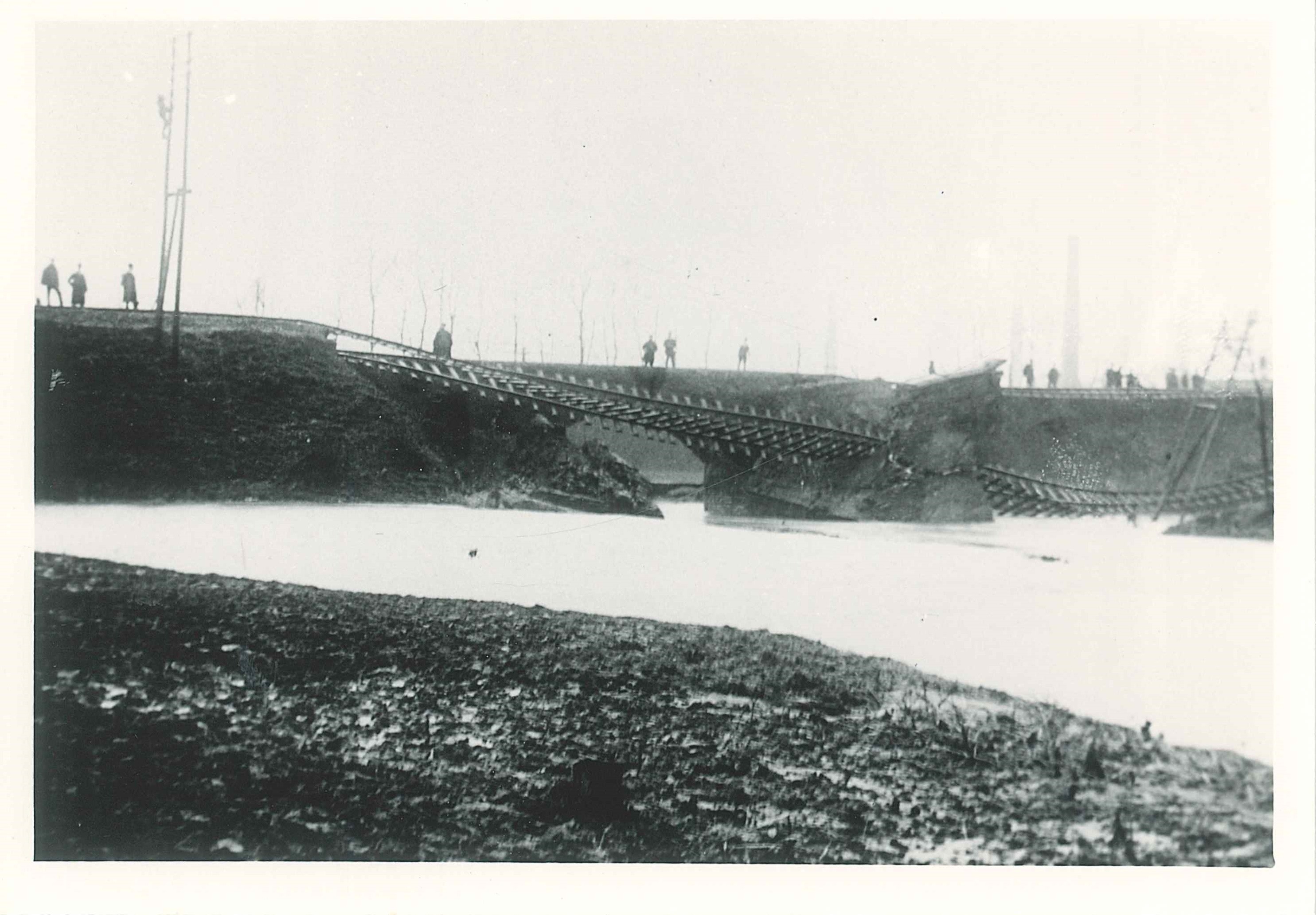 Eingestürzter Eisenbahndamm nach Hochwasser 1909, Bendorf (REM CC BY-NC-SA)