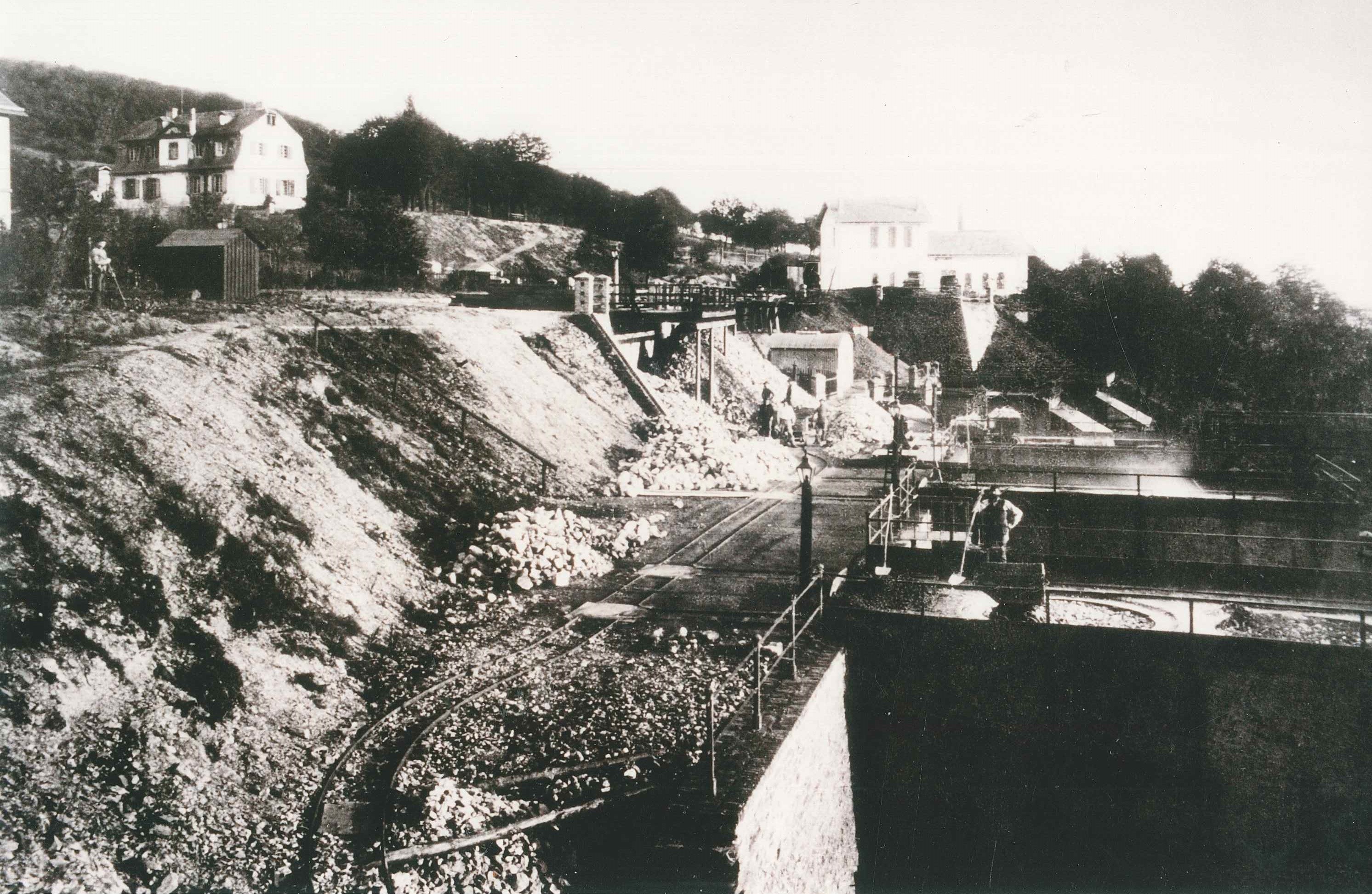 Eisenerz-Rostöfen der "Grube Werner" auf der Vierwindenhöhe, Bendorf, 1902 (REM CC BY-NC-SA)