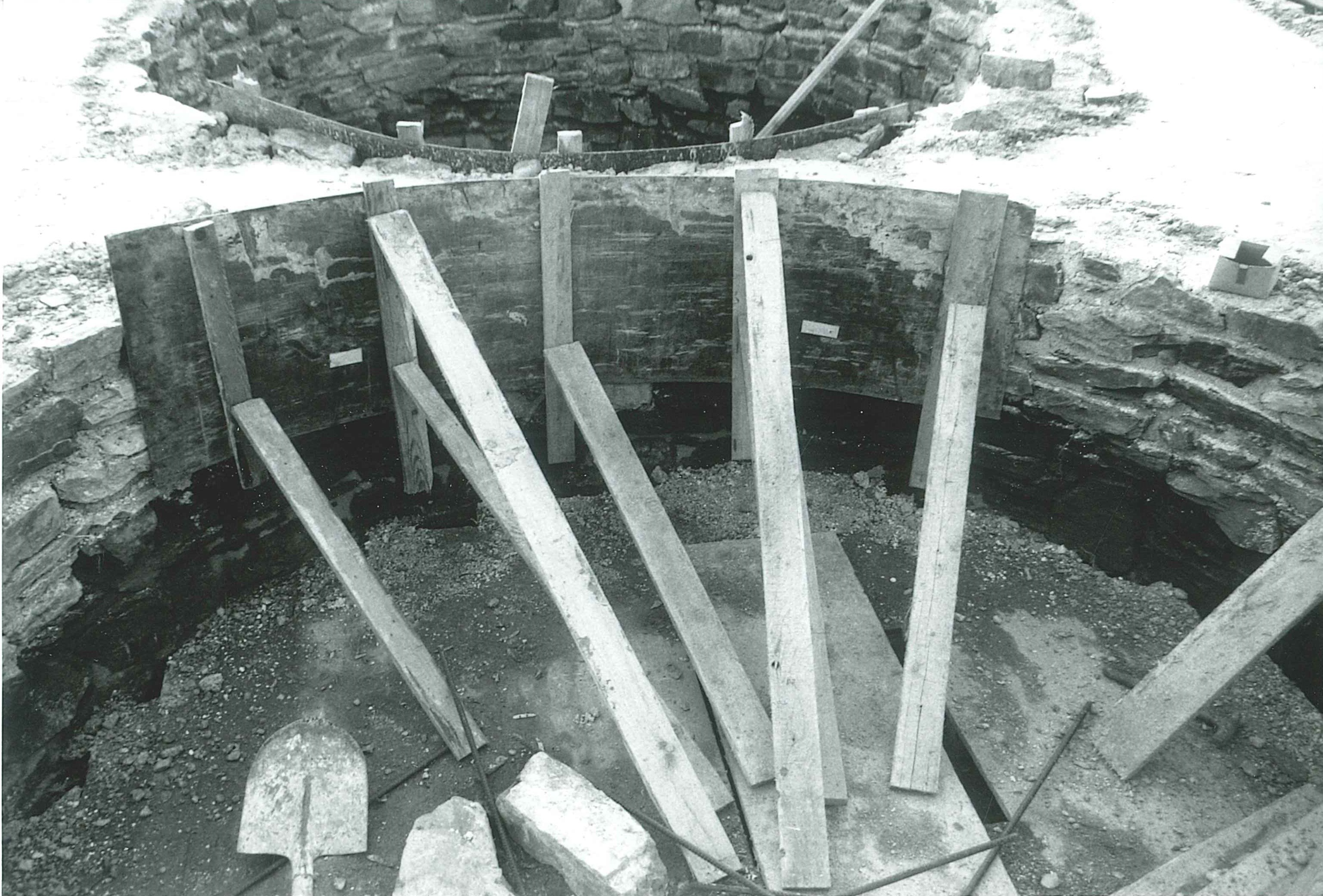 Eisenerz-Rostöfen der "Grube Werner" auf der Vierwindenhöhe, Bendorf, 1993 (REM CC BY-NC-SA)