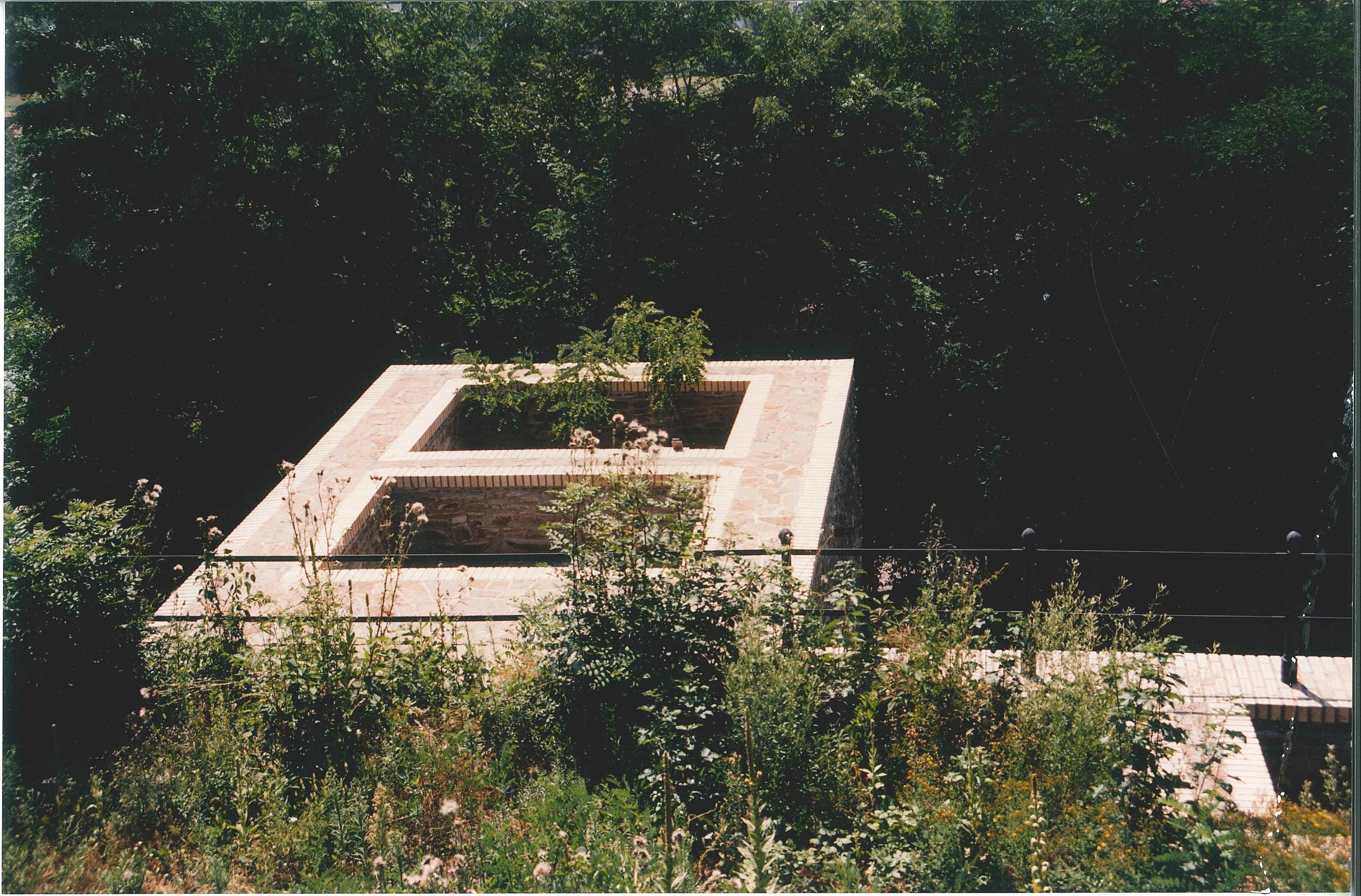 Eisenerz-Rostöfen der "Grube Werner" auf der Vierwindenhöhe, Bendorf, 1996 (REM CC BY-NC-SA)