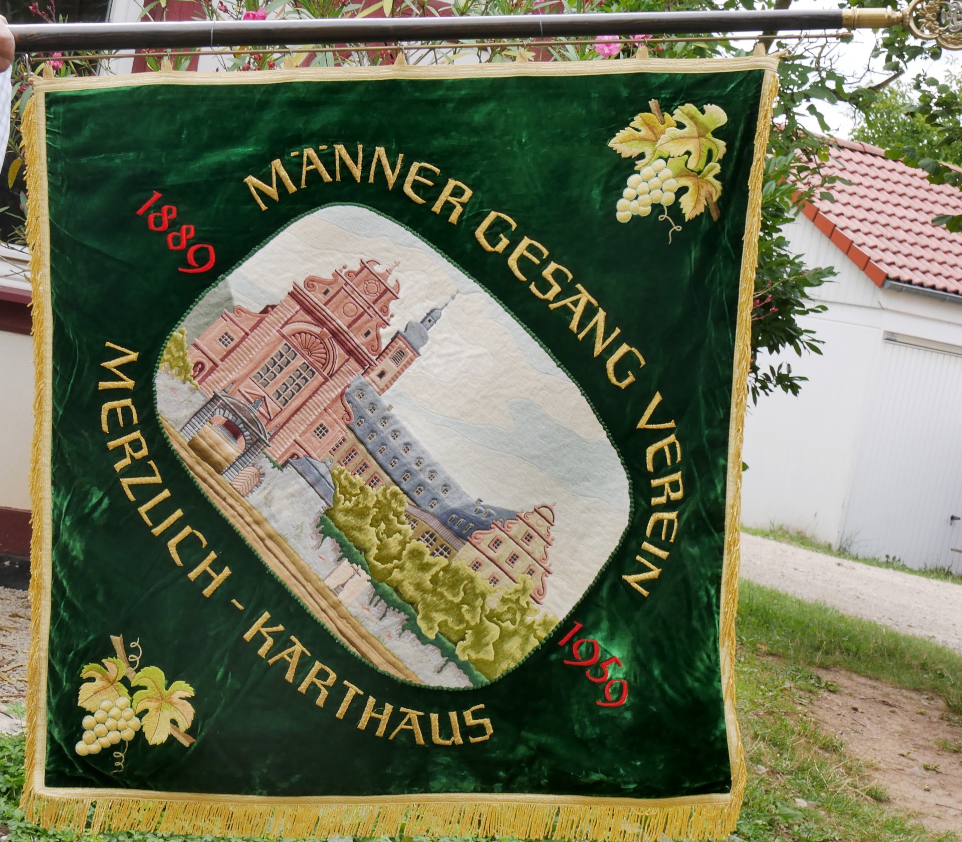 Fahne des Männergesangvereins Konz-Karthaus, 1889 (Volkskunde- und Freilichtmuseum Roscheider Hof CC0)