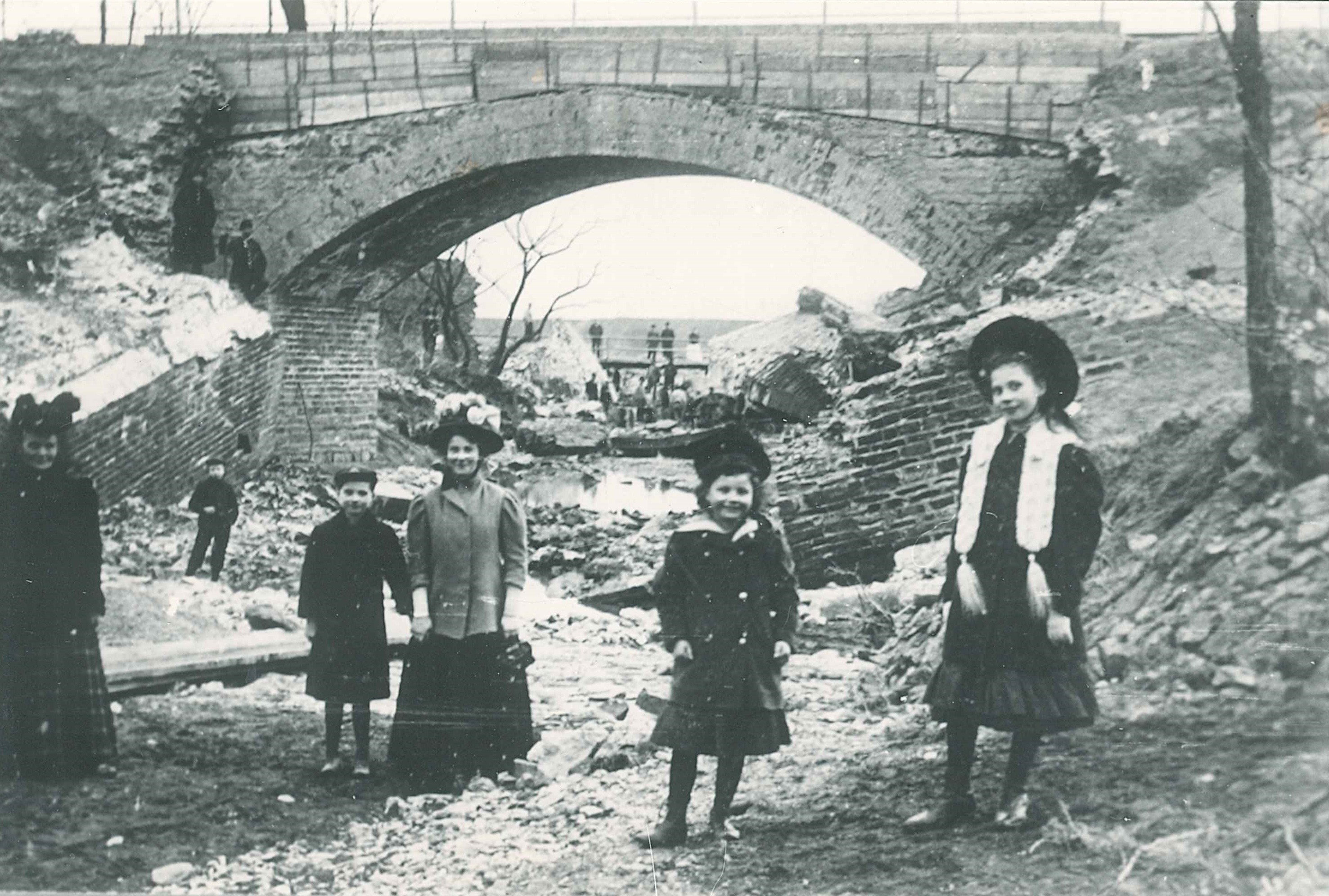 Hochwasser 1909, Eisenbahnbrücke Mülhofen (REM CC BY-NC-SA)