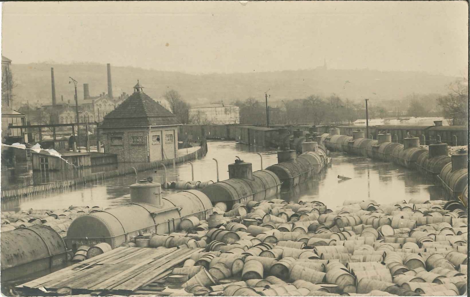 Hochwasser am Rheinhafen Bendorf, amerikanisches Militärdepot 1920 (REM CC BY-NC-SA)