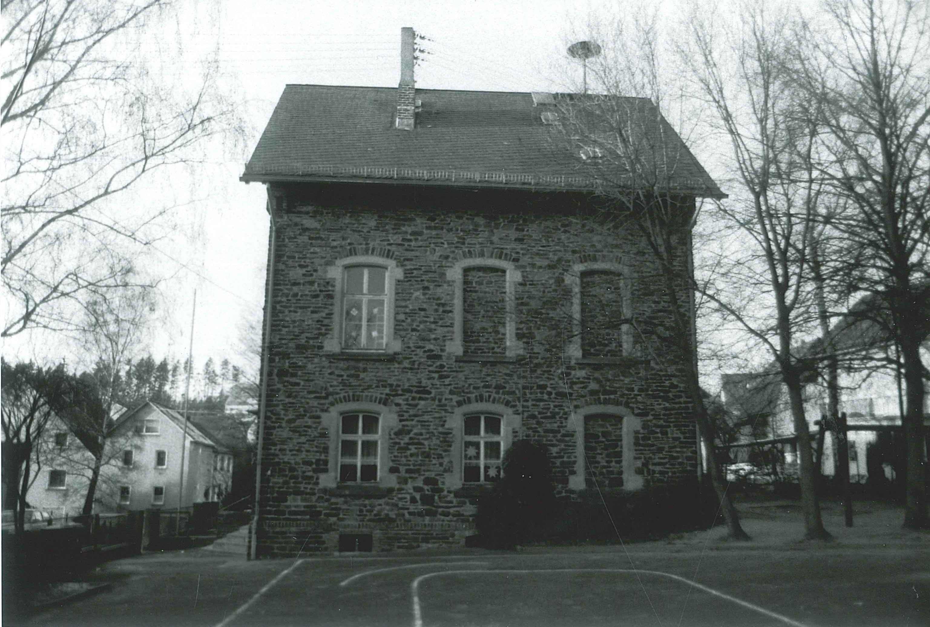 Katholische Schule "Schönblick", Altbau, Hofansicht, Bendorf-Stromberg, 1993 (REM CC BY-NC-SA)