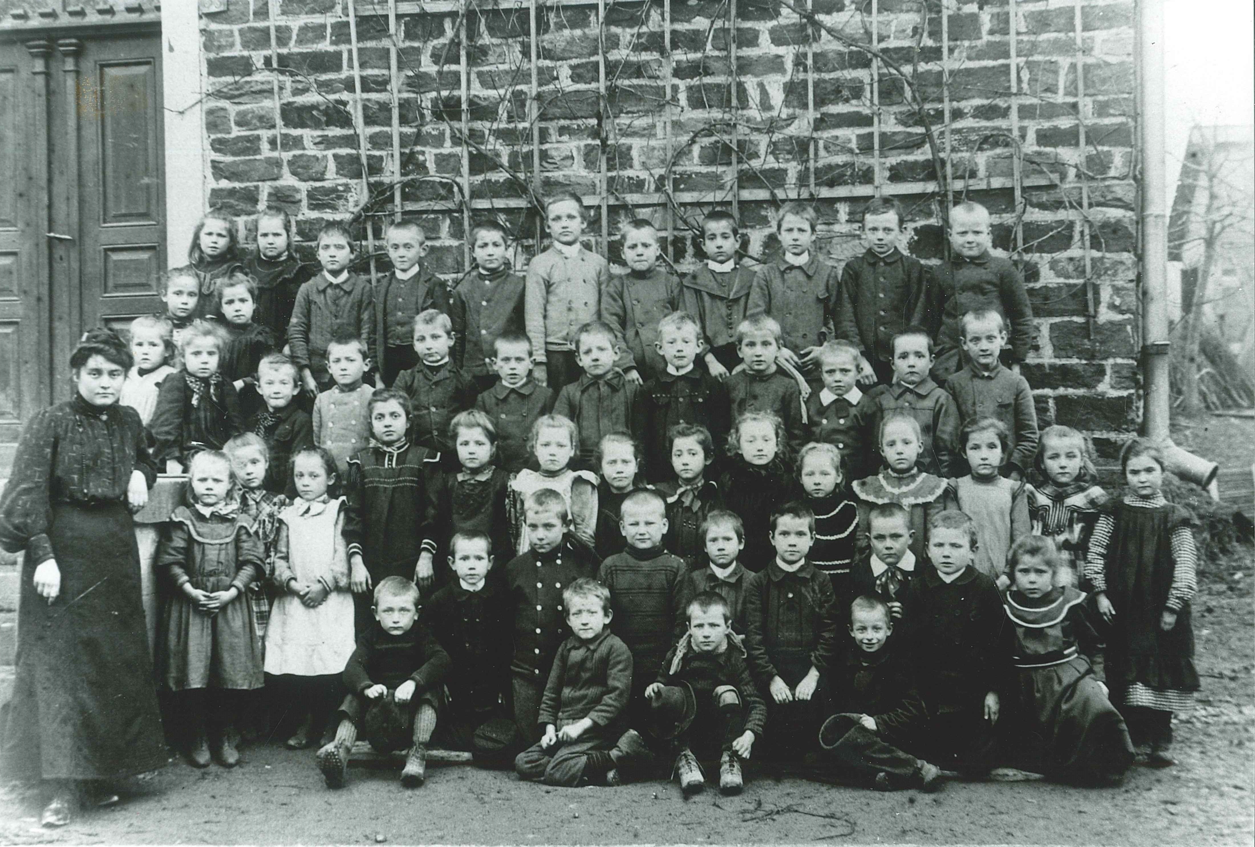 Klassenfoto, Katholische Schule "Schönblick", Bendorf-Stromberg, 1906 (REM CC BY-NC-SA)