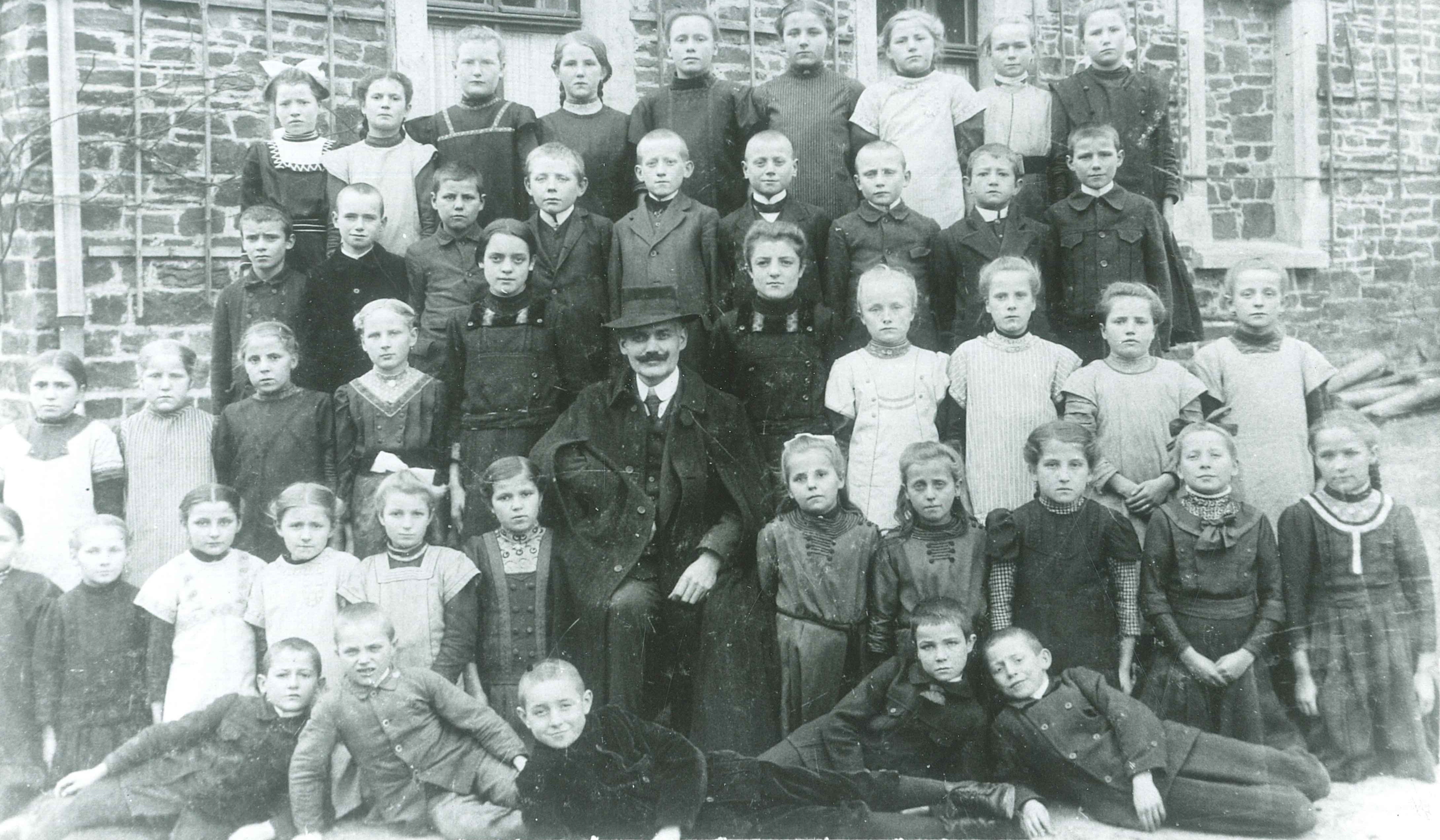 Klassenfoto, Katholische Schule "Schönblick", Bendorf-Stromberg, 1913 (REM CC BY-NC-SA)