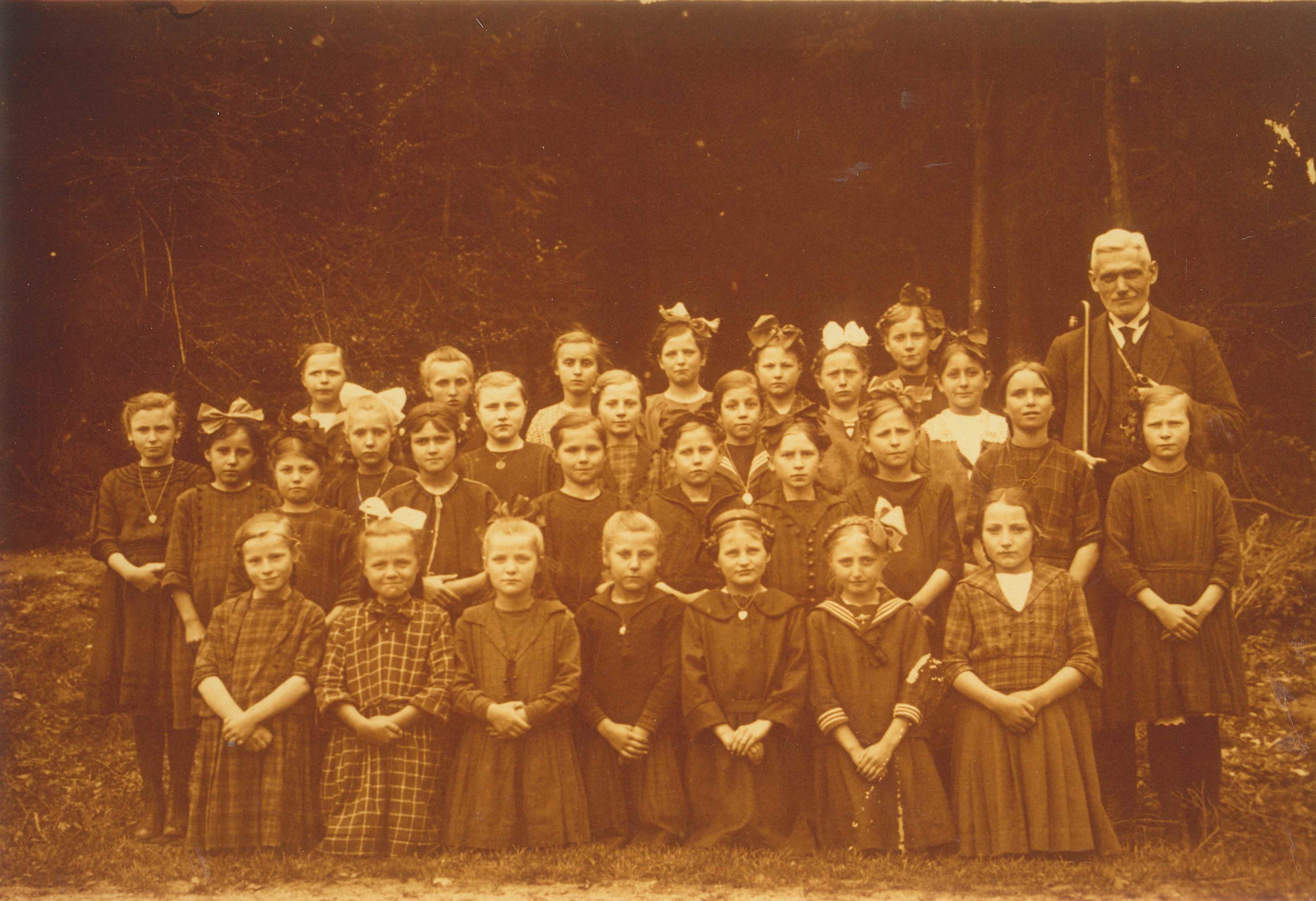 Klassenfoto, katholische Schule "Schönblick", Bendorf-Stromberg, 1924 (REM CC BY-NC-SA)