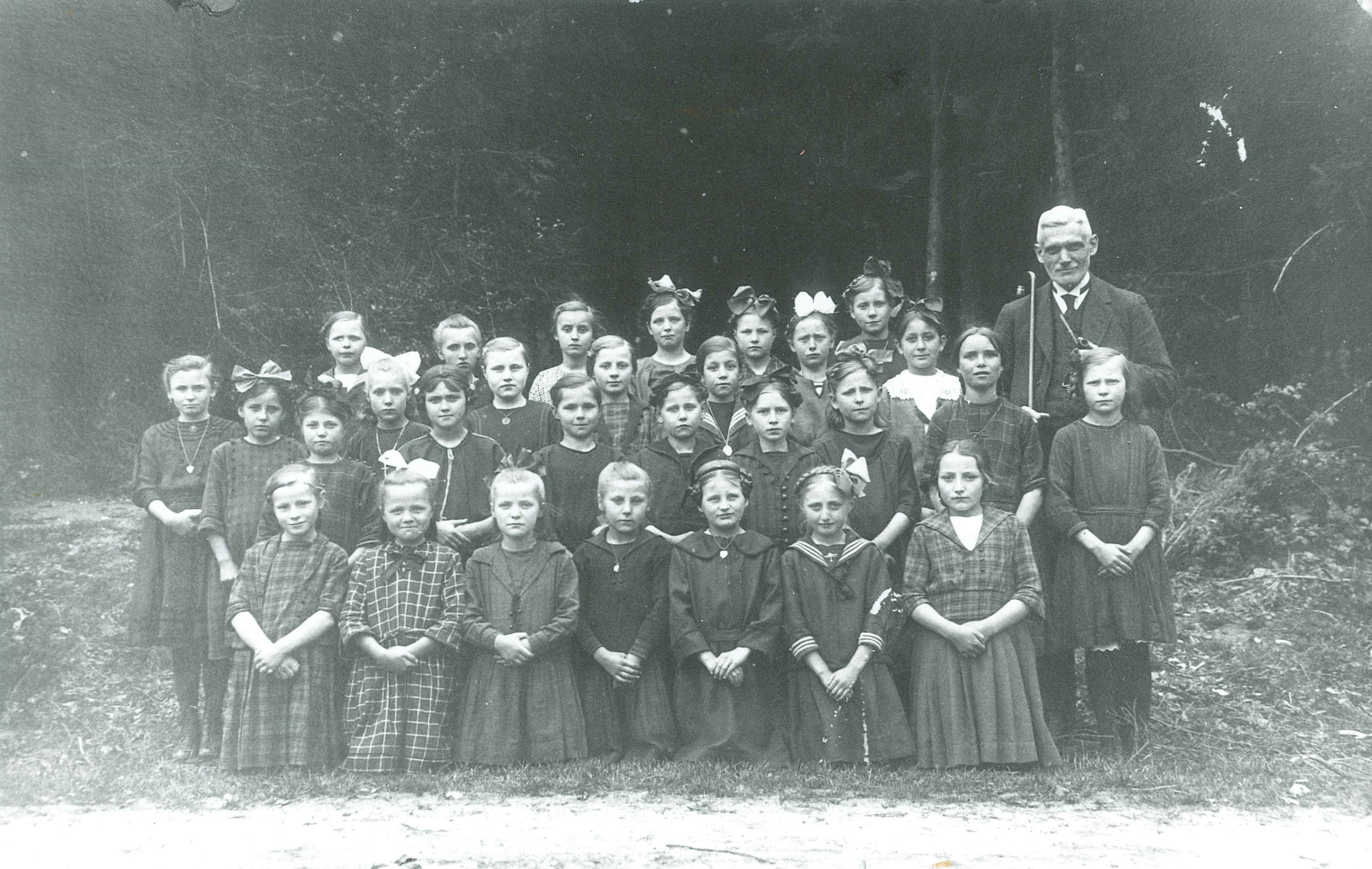 Klassenfoto, katholische Schule "Schönblick", Bendorf-Stromberg, 1924 (REM CC BY-NC-SA)