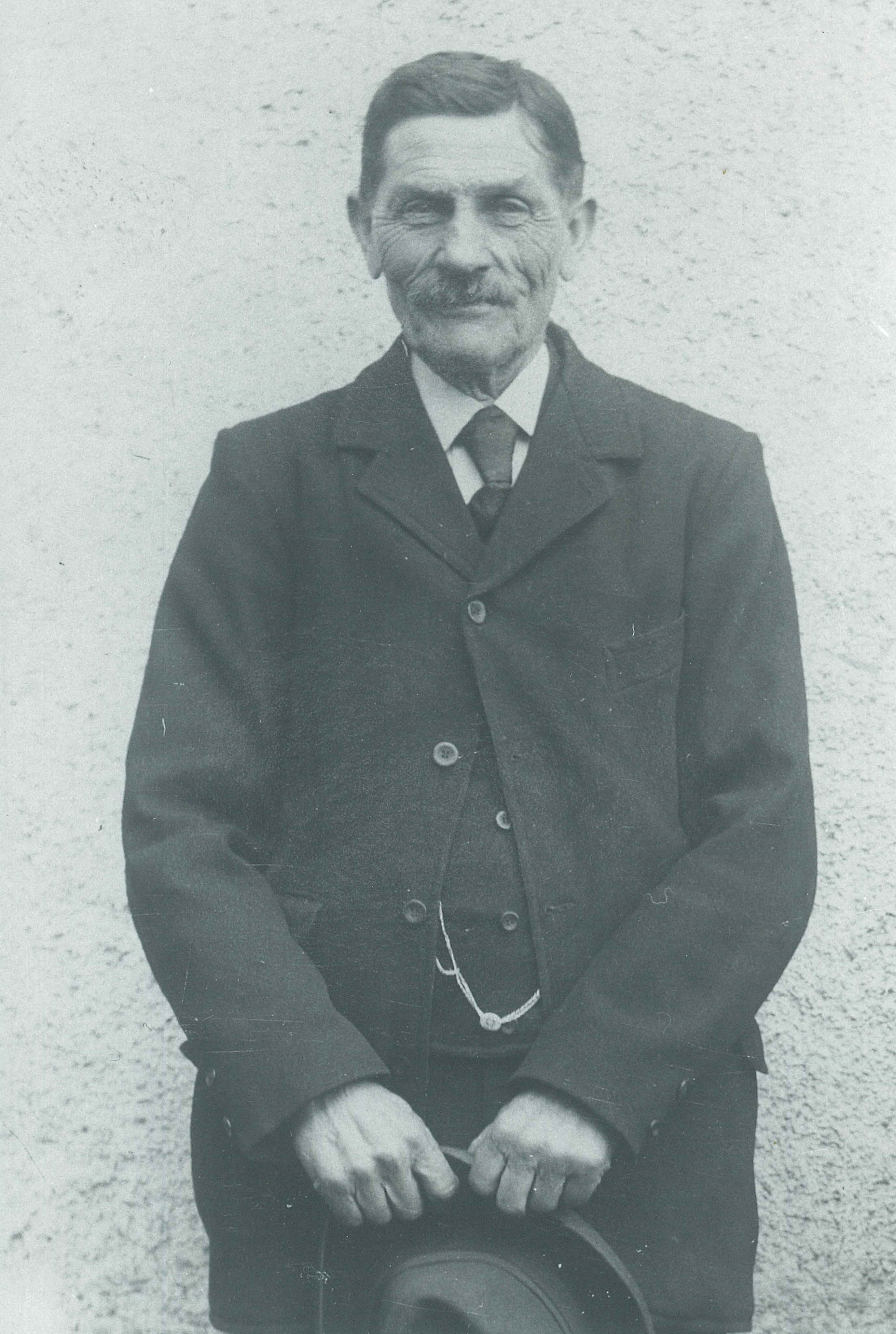 Portrait von Baumeister Johann Wiemer II, Erbauer der katholischen Schule "Schönblick", Altbau, Bendorf-Stromberg (REM CC BY-NC-SA)