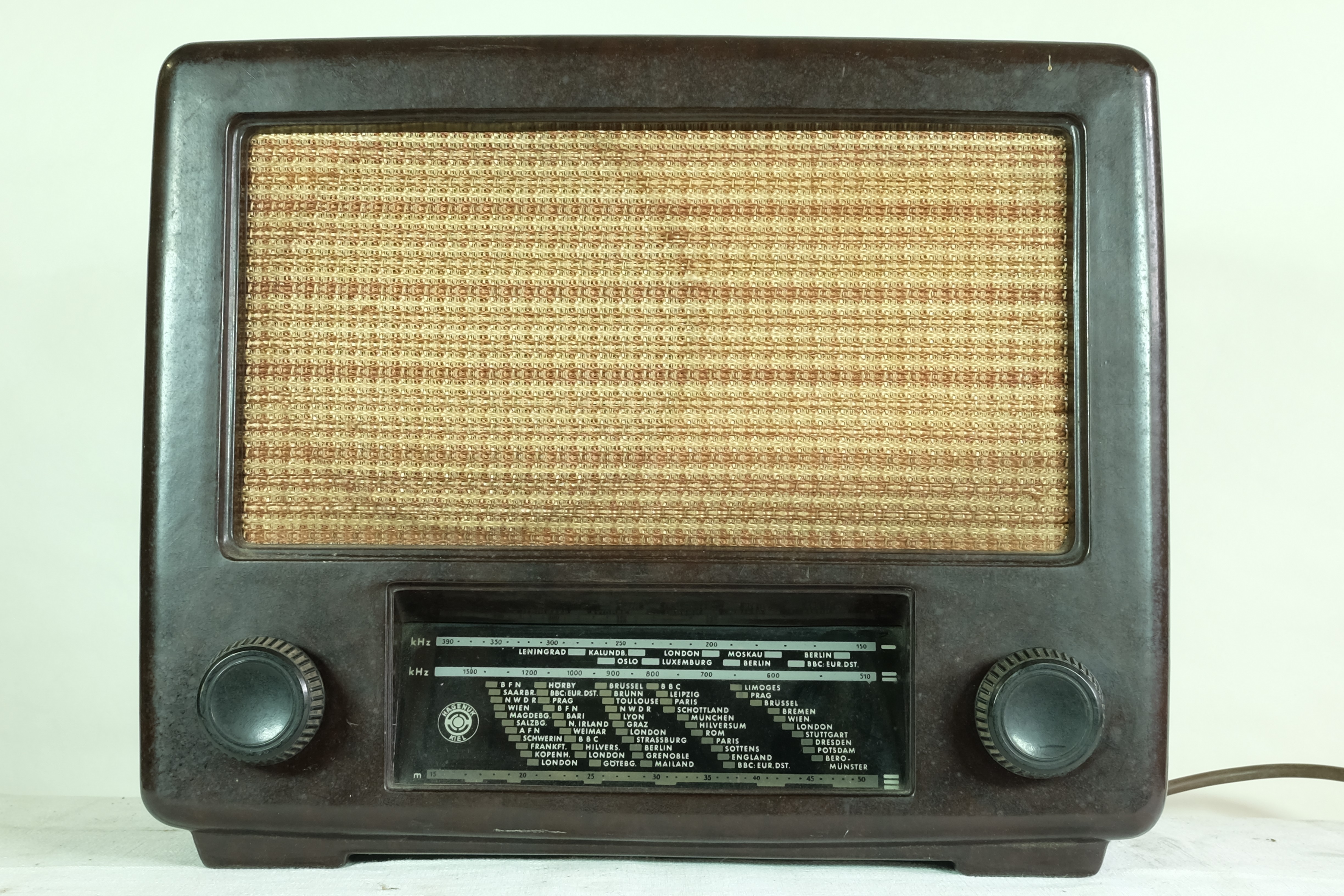 Röhrenradio Hagenuk Standard Super (Volkskunde- und Freilichtmuseum Roscheider Hof CC0)