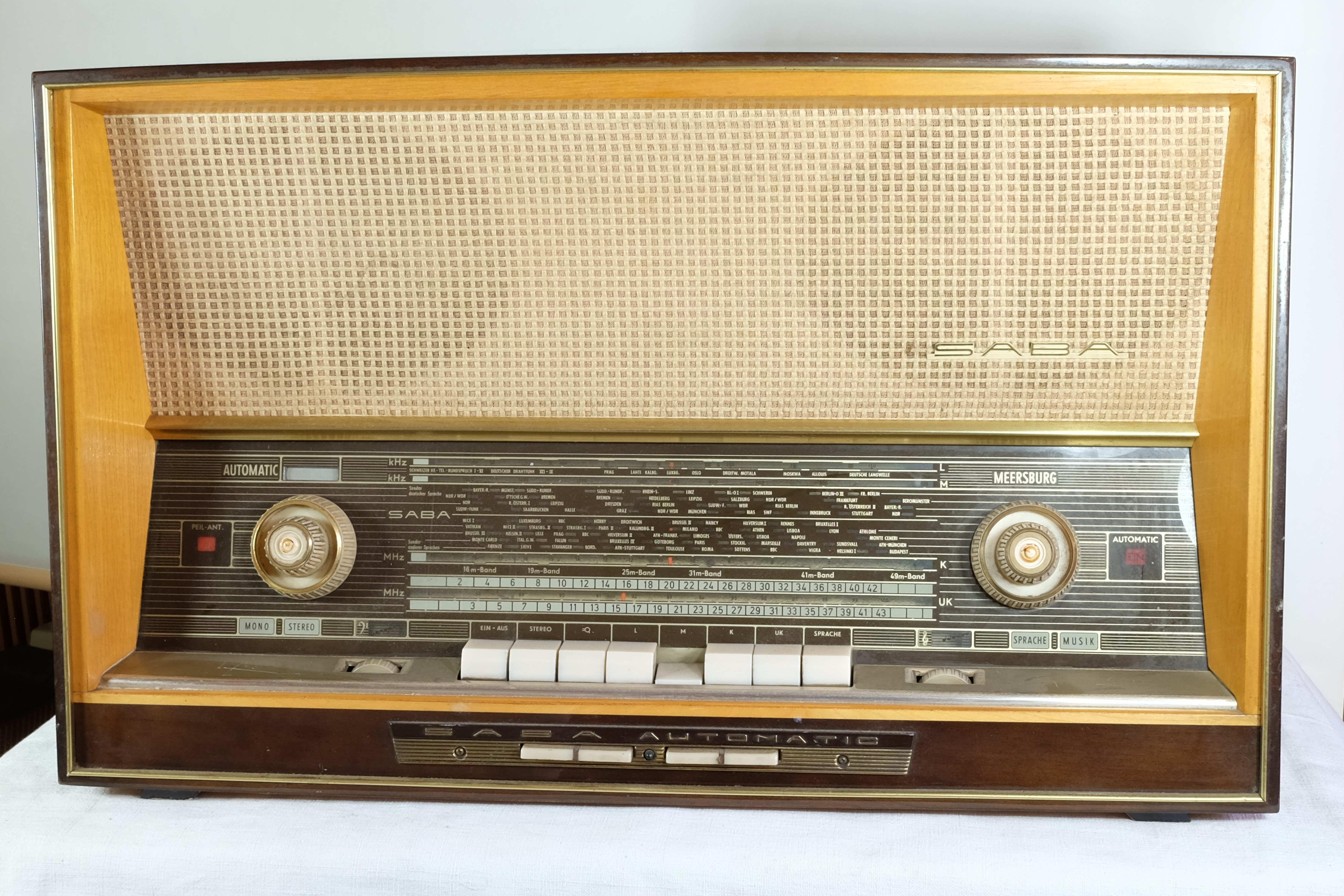 Röhrenradio Saba "Meersburg Automatic 125" Stereo (Volkskunde- und Freilichtmuseum Roscheider Hof CC0)