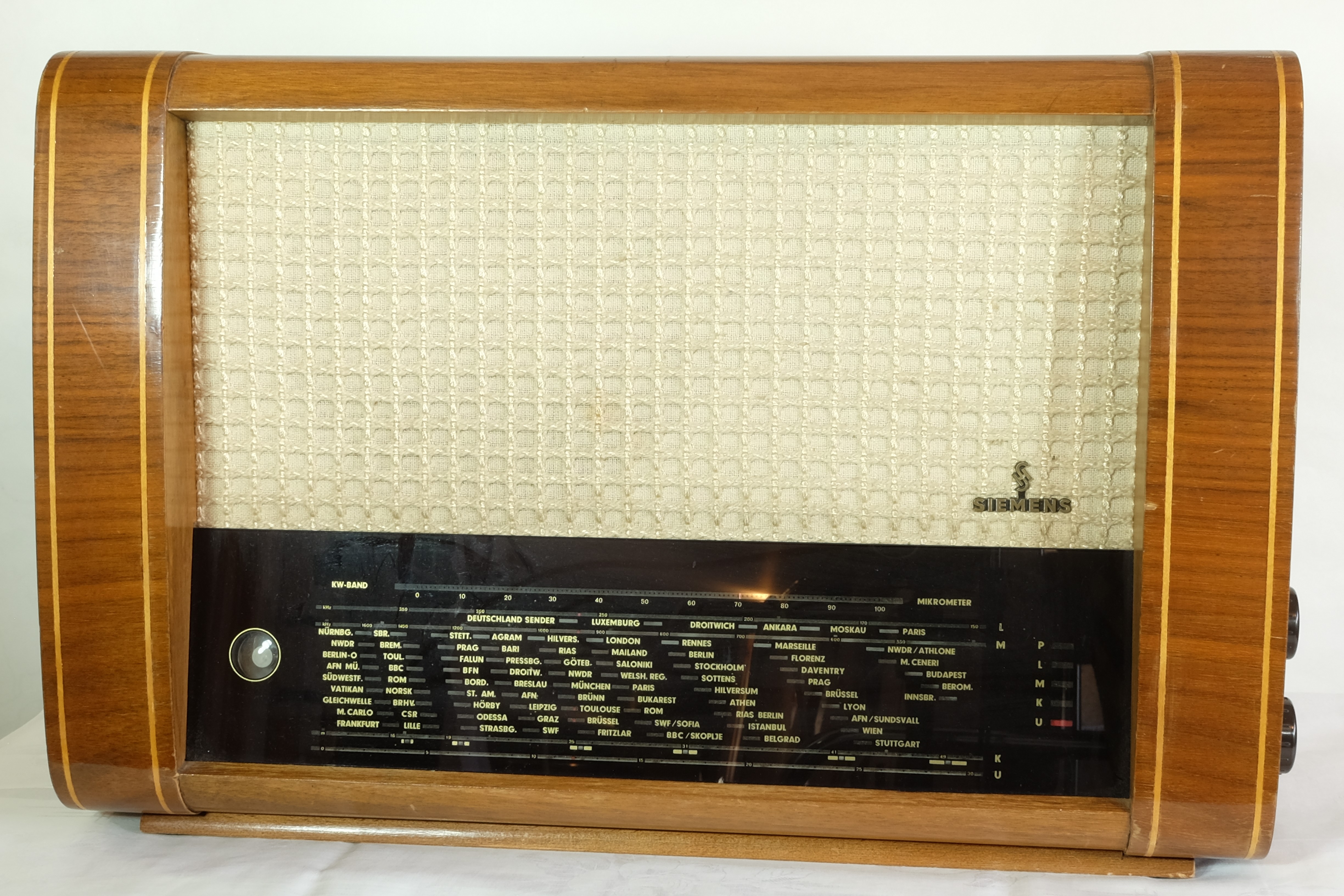 Röhrenradio Siemens Qualitätssuper 51 (Volkskunde- und Freilichtmuseum Roscheider Hof CC0)
