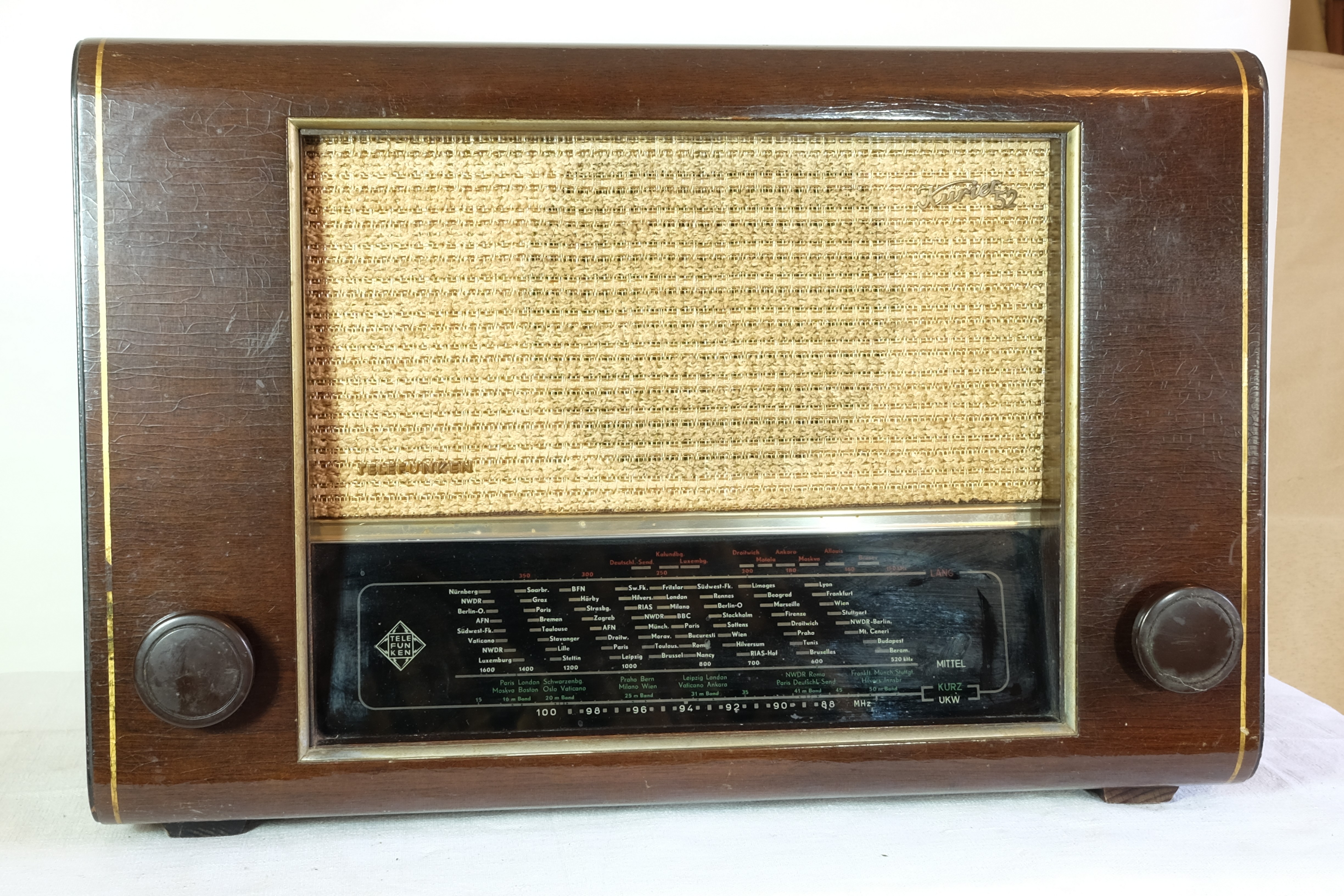 Röhrenradio Telefunken Kurier 52 (Volkskunde- und Freilichtmuseum Roscheider Hof CC0)
