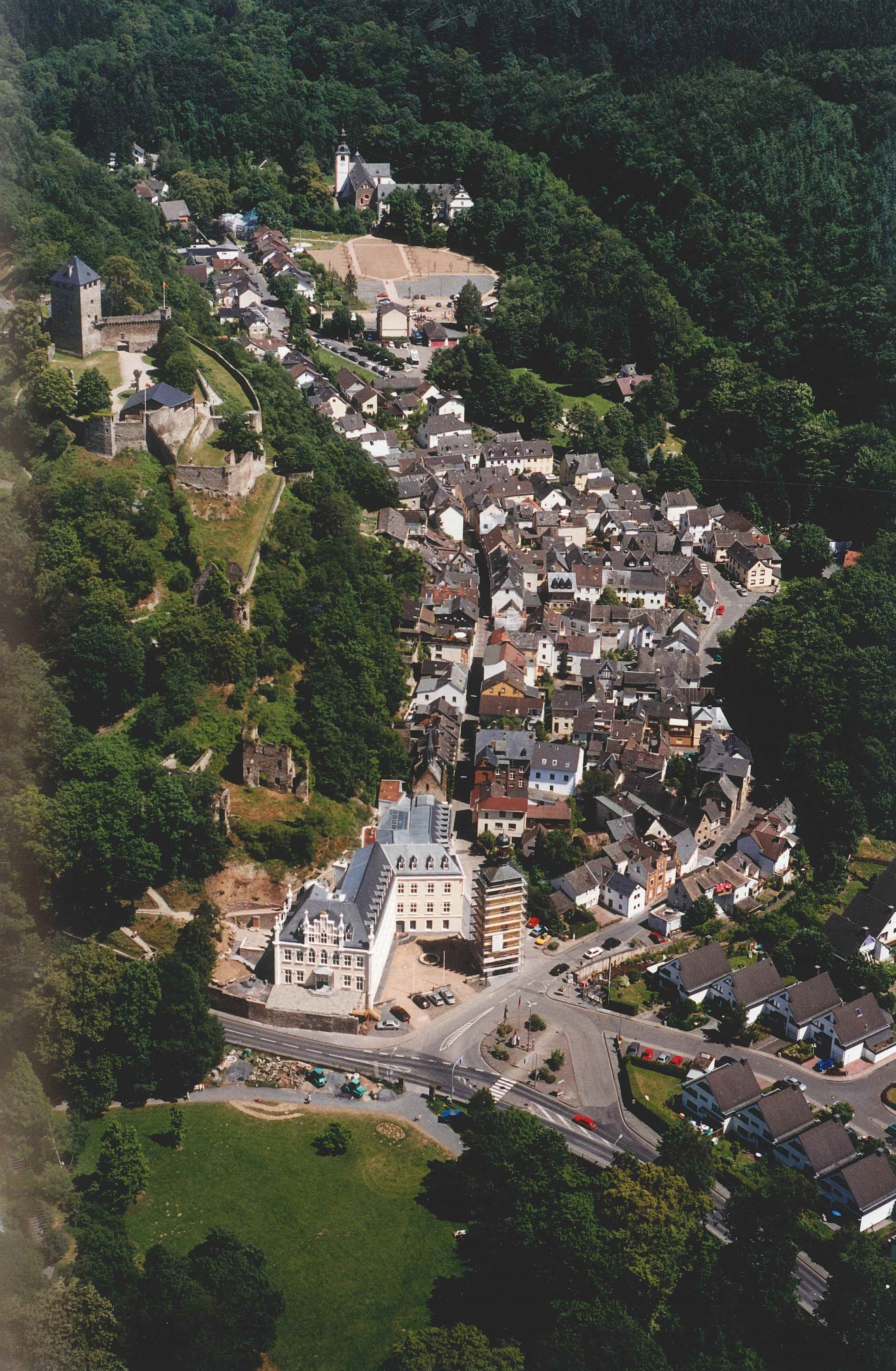 Blick auf Schloss Sayn, 2001 (REM CC BY-NC-SA)