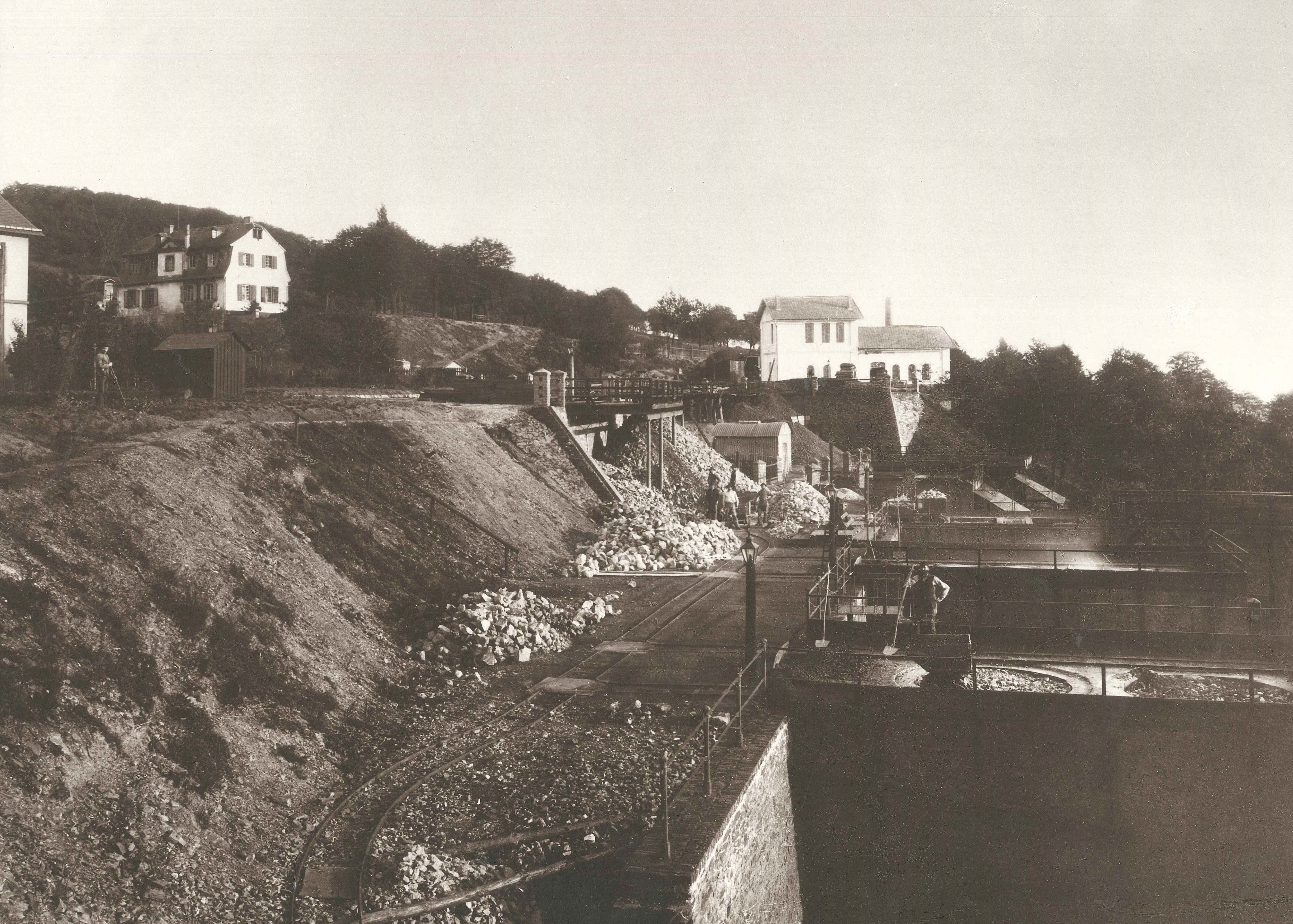 Eisenerz-Rostöfen der "Grube Werner" auf der Vierwindenhöhe, Bendorf, 1902 (REM CC BY-NC-SA)