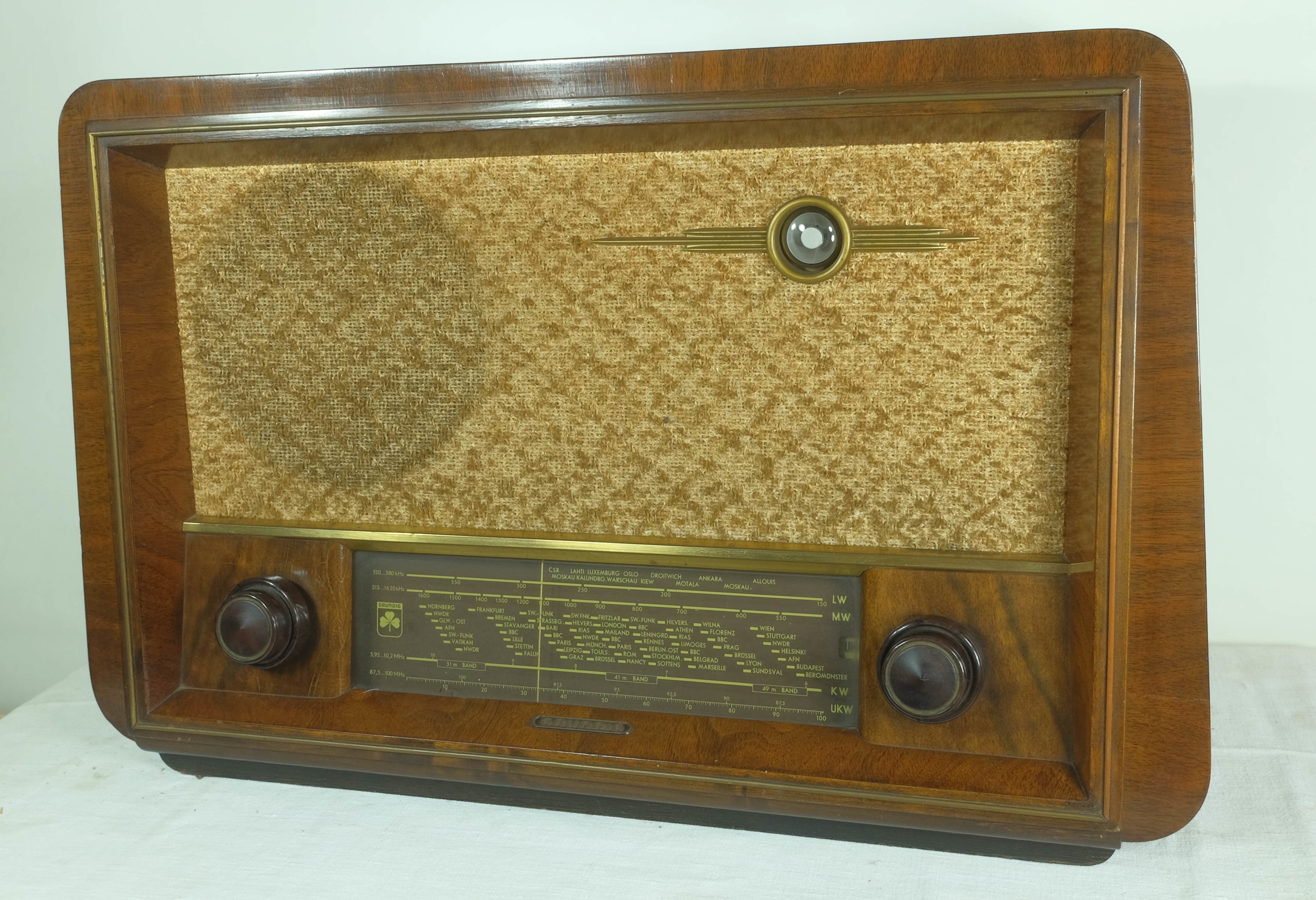 Röhrenradio Grundig Typ 238W/UKW1 (Volkskunde- und Freilichtmuseum Roscheider Hof CC0)