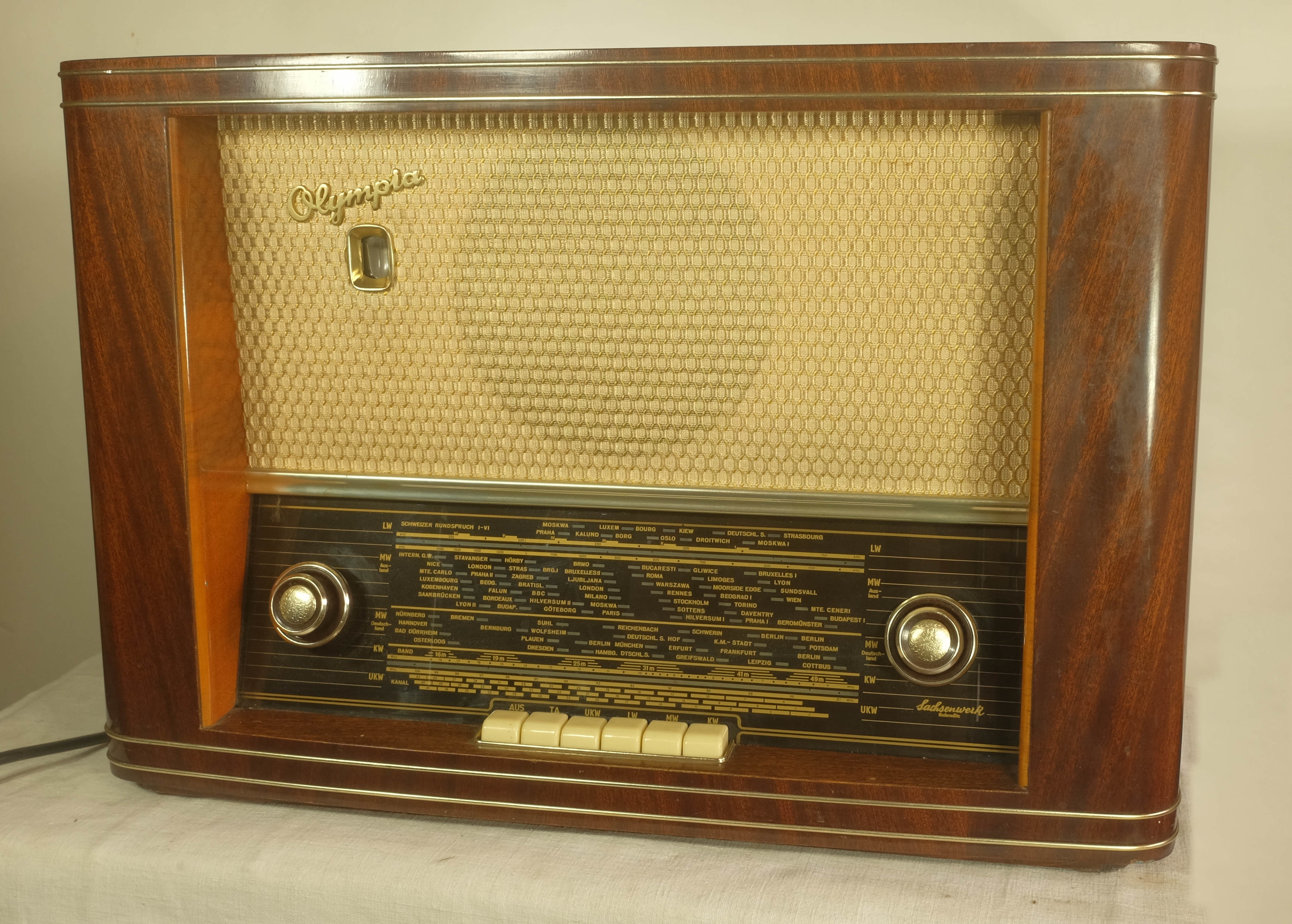 Röhrenradio Olympia 573 X (ex DDR) (Volkskunde- und Freilichtmuseum Roscheider Hof CC0)