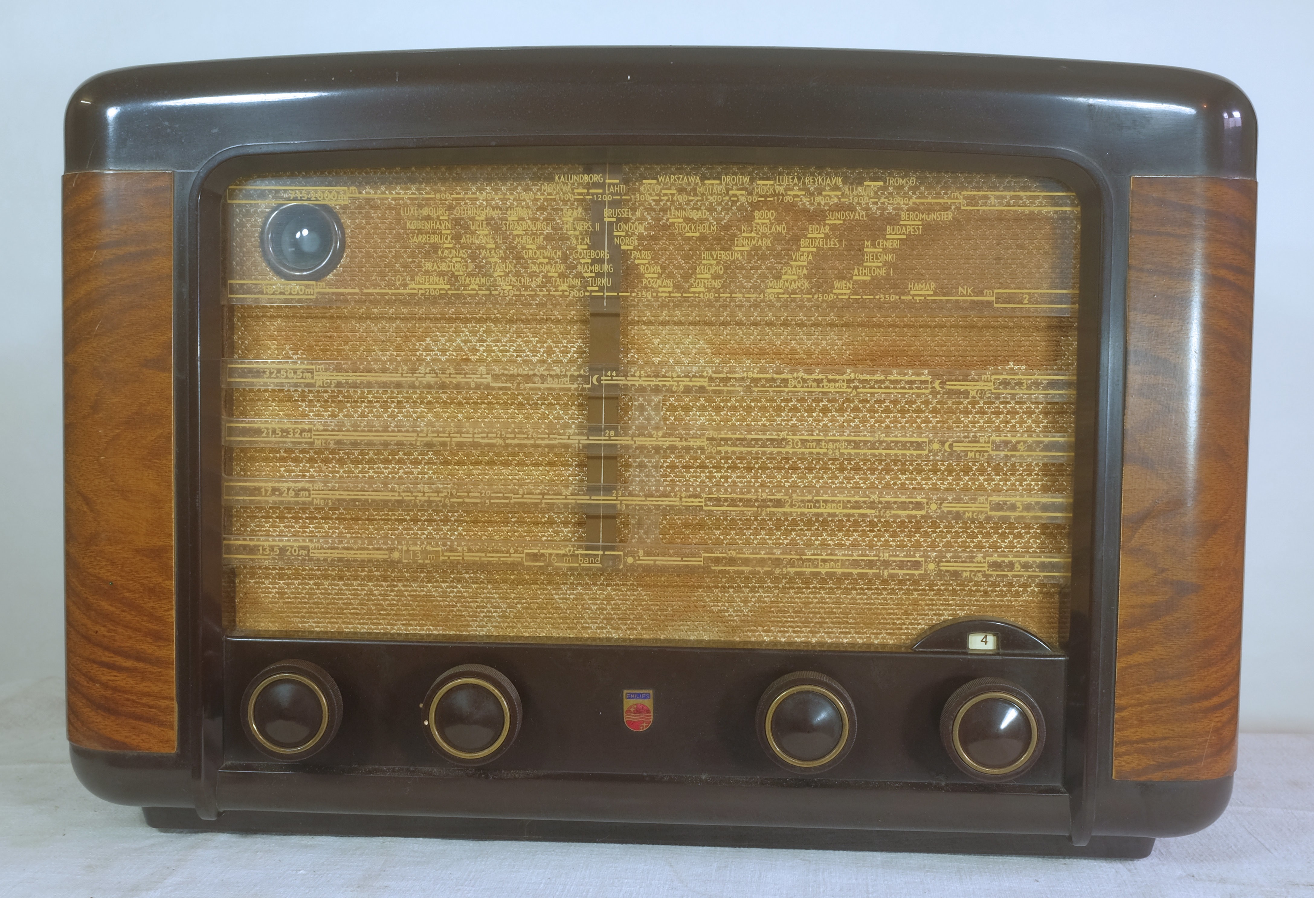 Röhrenradio Philips BX 490 A (Volkskunde- und Freilichtmuseum Roscheider Hof CC0)