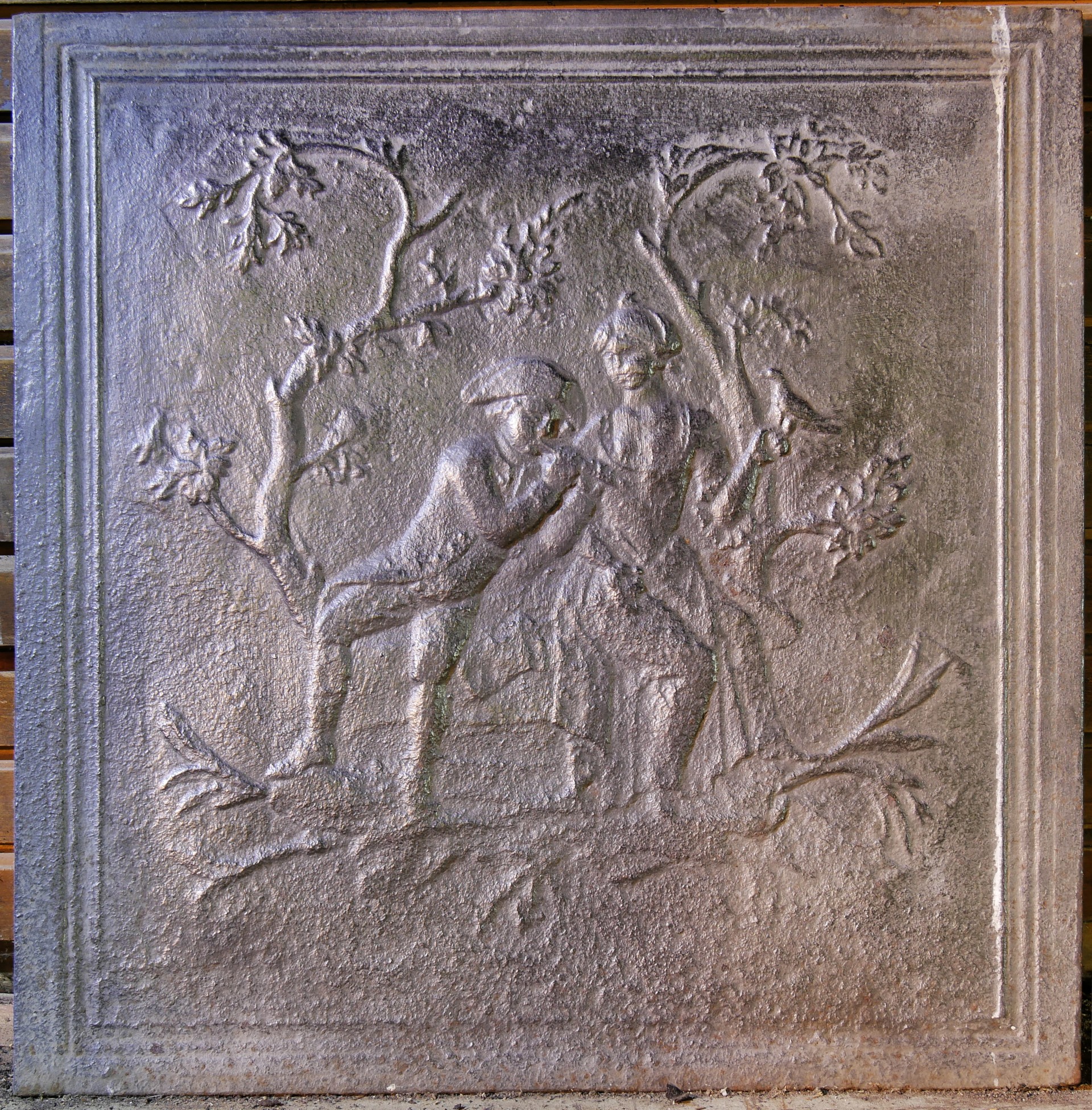 Takenplatte mit bukolischer Liebesszene (Volkskunde- und Freilichtmuseum Roscheider Hof CC0)