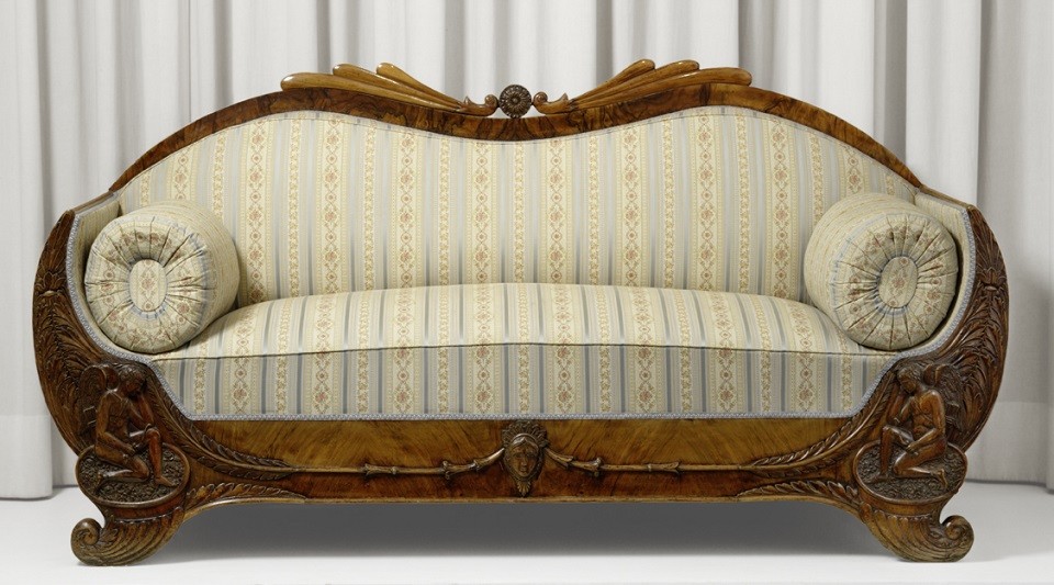 Biedermeier-Sofa aus einer Biedermeier-Möbelgruppe (Historisches Museum der Pfalz, Speyer CC BY-NC-ND)
