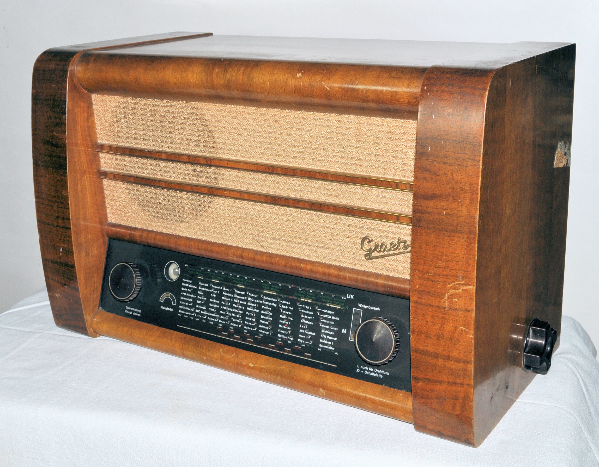 Röhrenradio Graetz Super 154 W (Volkskunde- und Freilichtmuseum Roscheider Hof CC0)