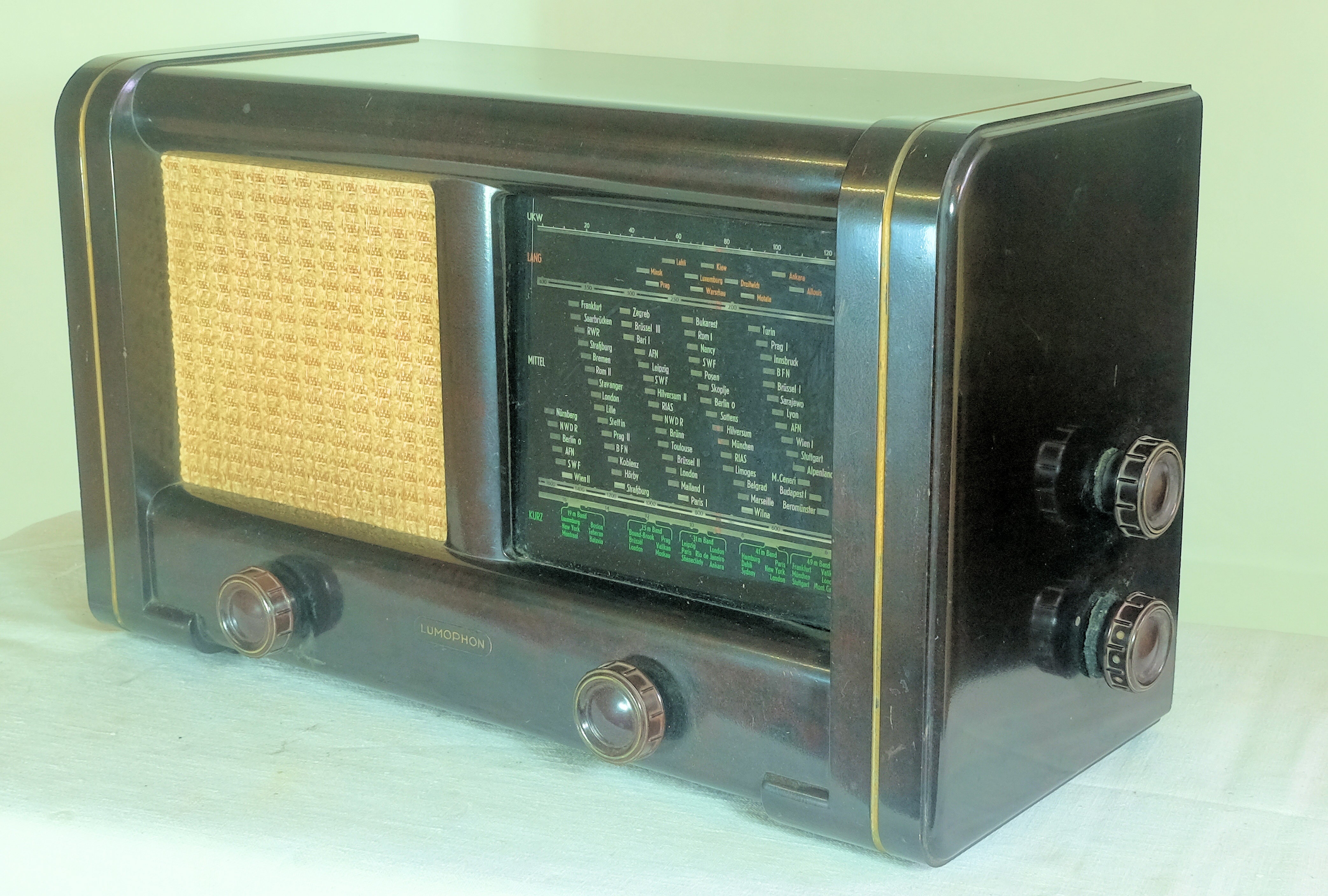 Röhrenradio Lumophon Super GW 461 (Volkskunde- und Freilichtmuseum Roscheider Hof CC0)