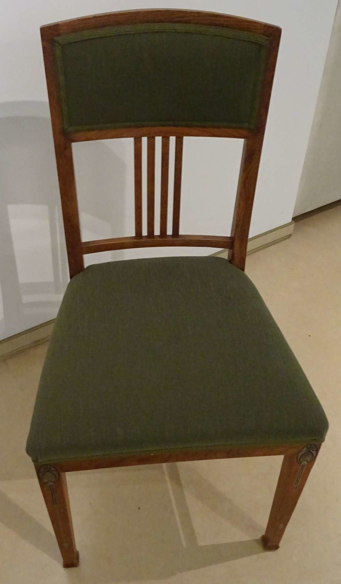 3 Stühle zum Teetisch (347) aus der Mainzer Möbelfabrik Anton Bembé (Stadthistorisches Museum Mainz CC BY-NC-SA)