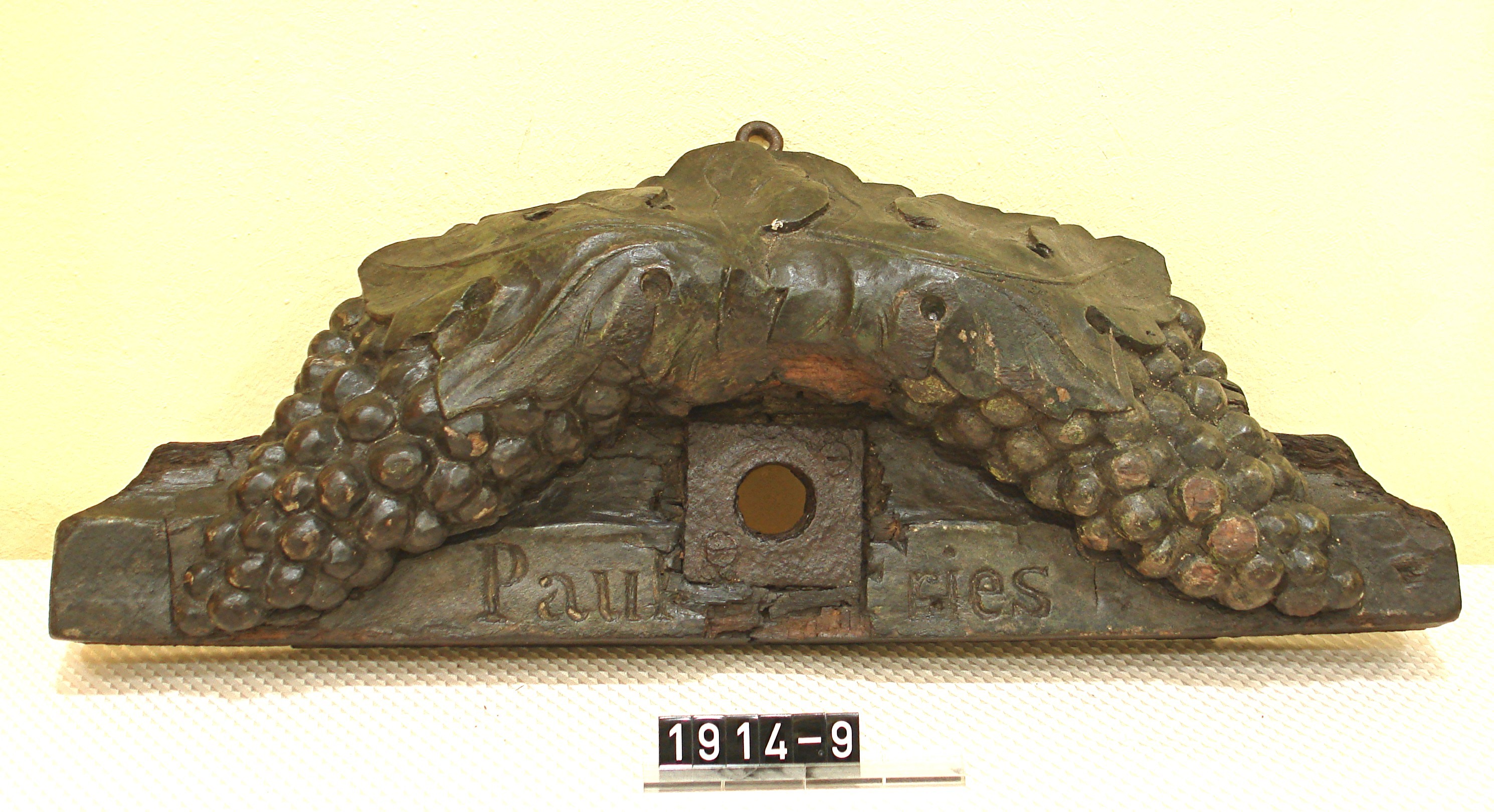 Faßriegel aus Holz geschnitzt; 19. Jh. (Stadtmuseum Bad Dürkheim, Museumsgesellschaft Bad Dürkheim e.V. CC BY-NC-SA)