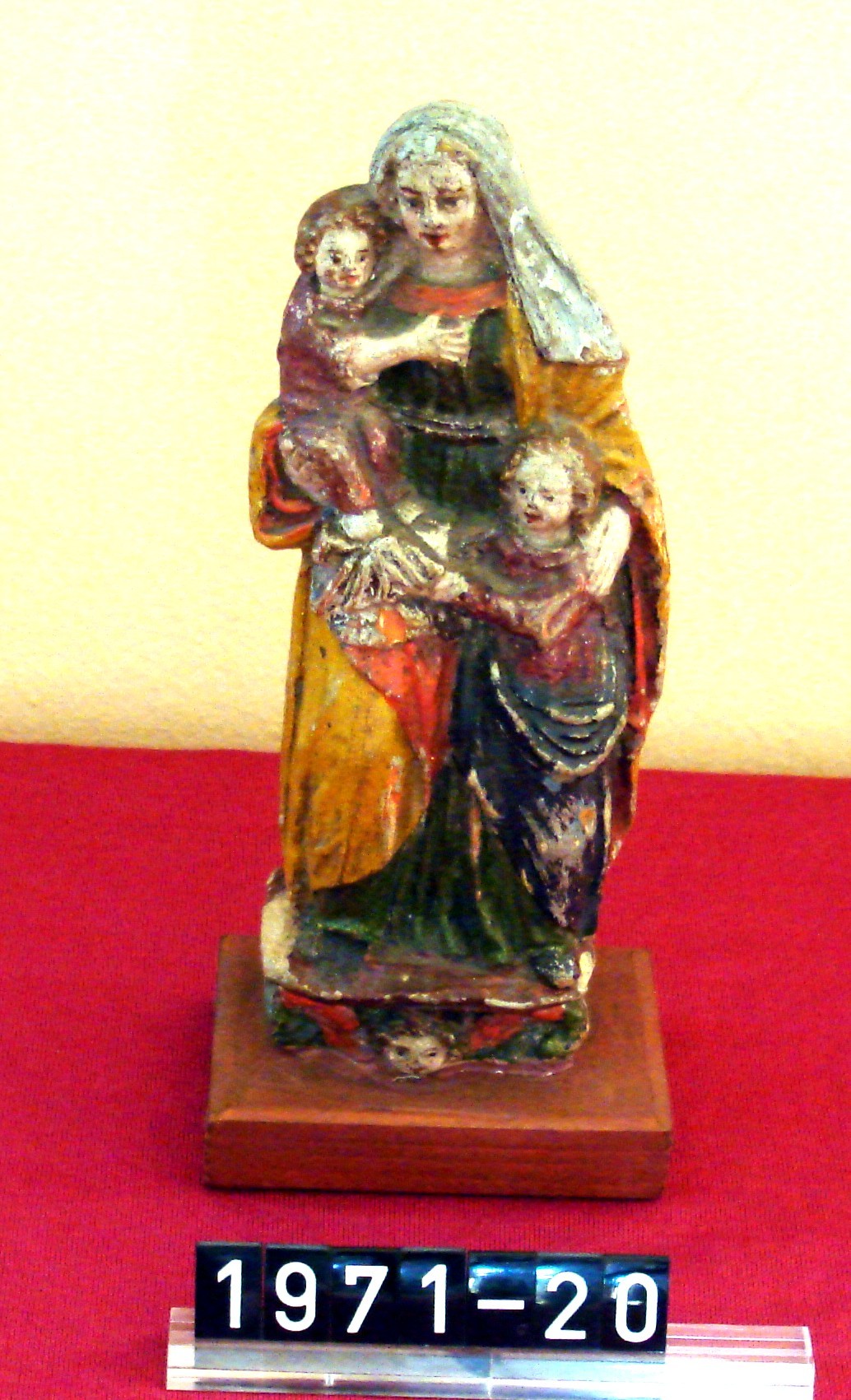 Figur; Gipsfigur; Motiv: "Madonna mit 2 Kindern"; um 1900 (Stadtmuseum Bad Dürkheim, Museumsgesellschaft Bad Dürkheim e.V. CC BY-NC-SA)
