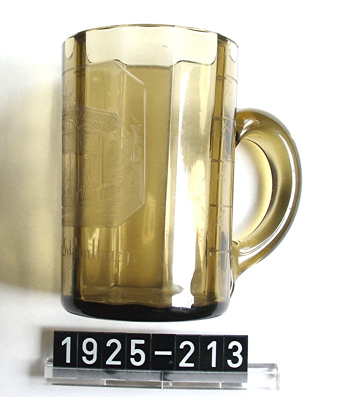 Glas; Trinkglas; Brunnenglas; 1840 (Stadtmuseum Bad Dürkheim, Museumsgesellschaft Bad Dürkheim e.V. CC BY-NC-SA)