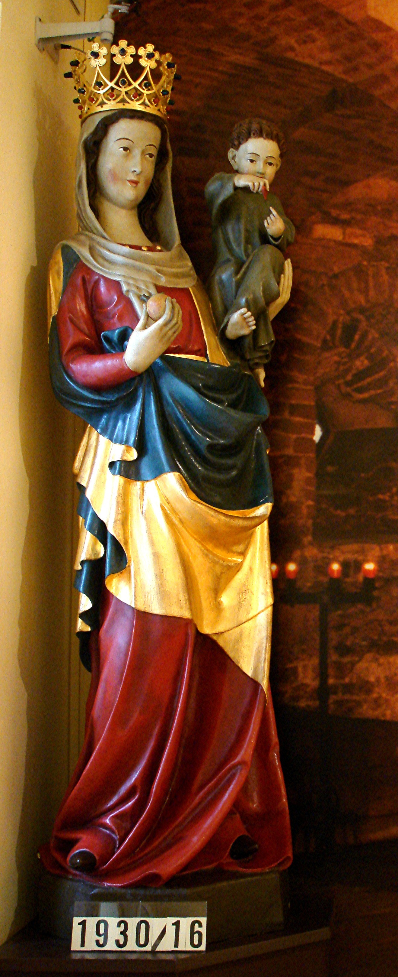 Limburgmadonna; Madonnenfigur; Gipsabdruck; Kopie: " Madonna vom Kloster Limburg"; Klosterruine Limburg, Bad Dürkheim; 1930 (Stadtmuseum Bad Dürkheim, Museumsgesellschaft Bad Dürkheim e.V. CC BY-NC-SA)