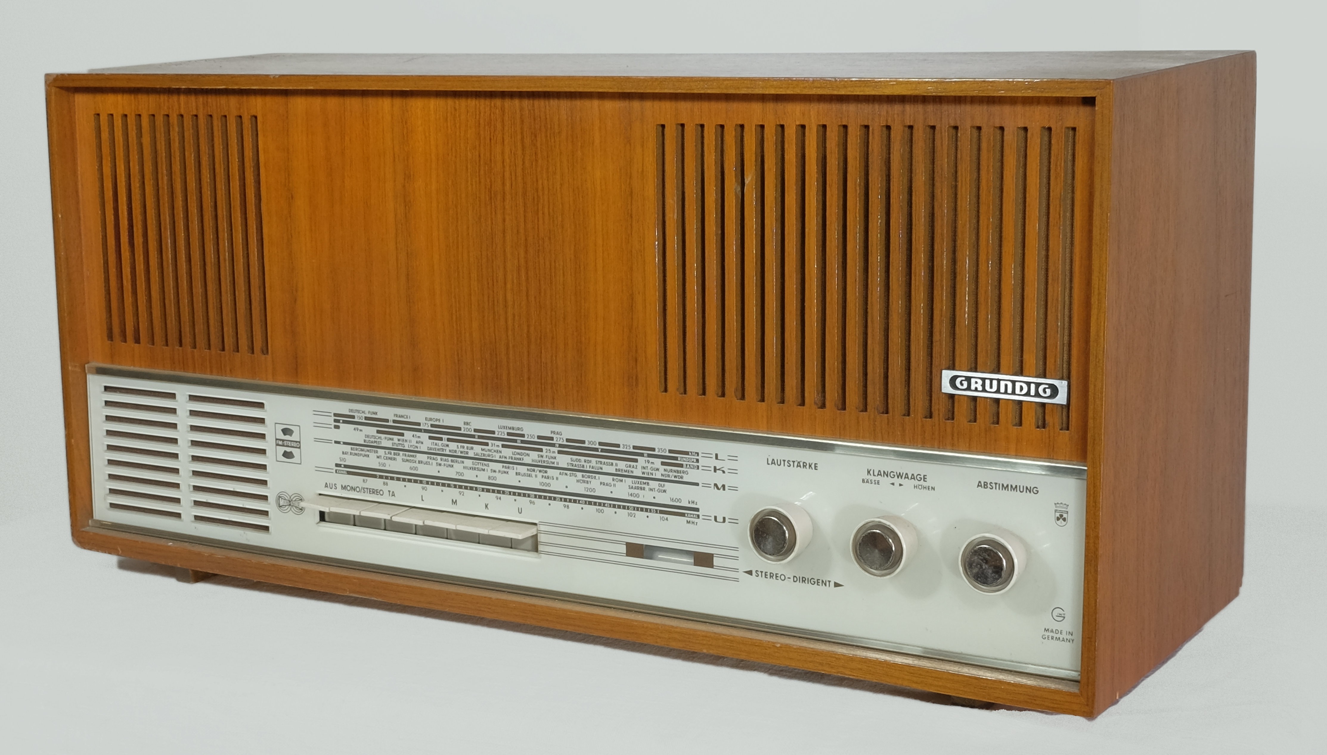 Röhrenradio Grundig 4070M Stereo (Volkskunde- und Freilichtmuseum Roscheider Hof CC0)