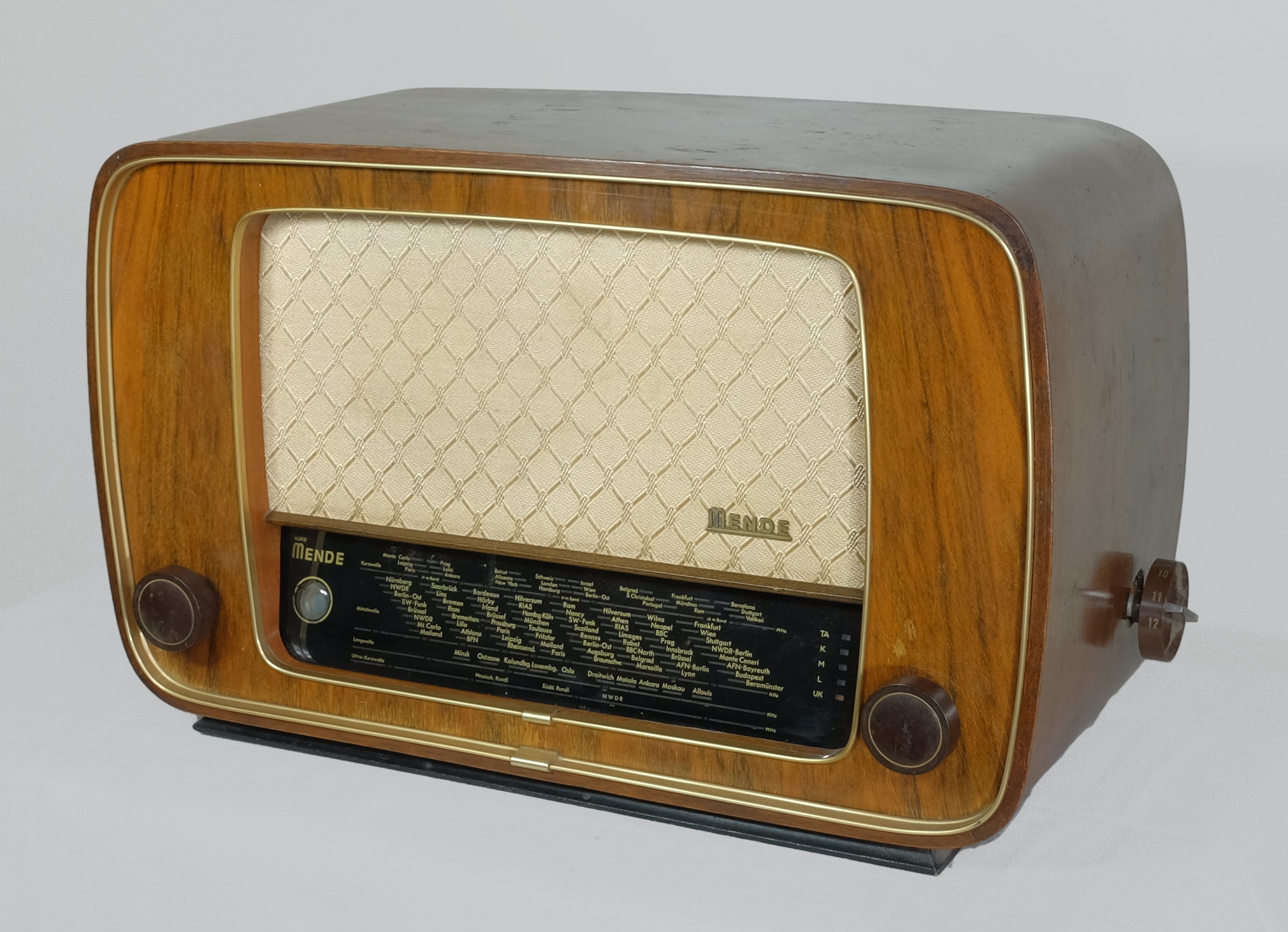 Röhrenradio NordMende Typ 186 WU (Volkskunde- und Freilichtmuseum Roscheider Hof CC0)
